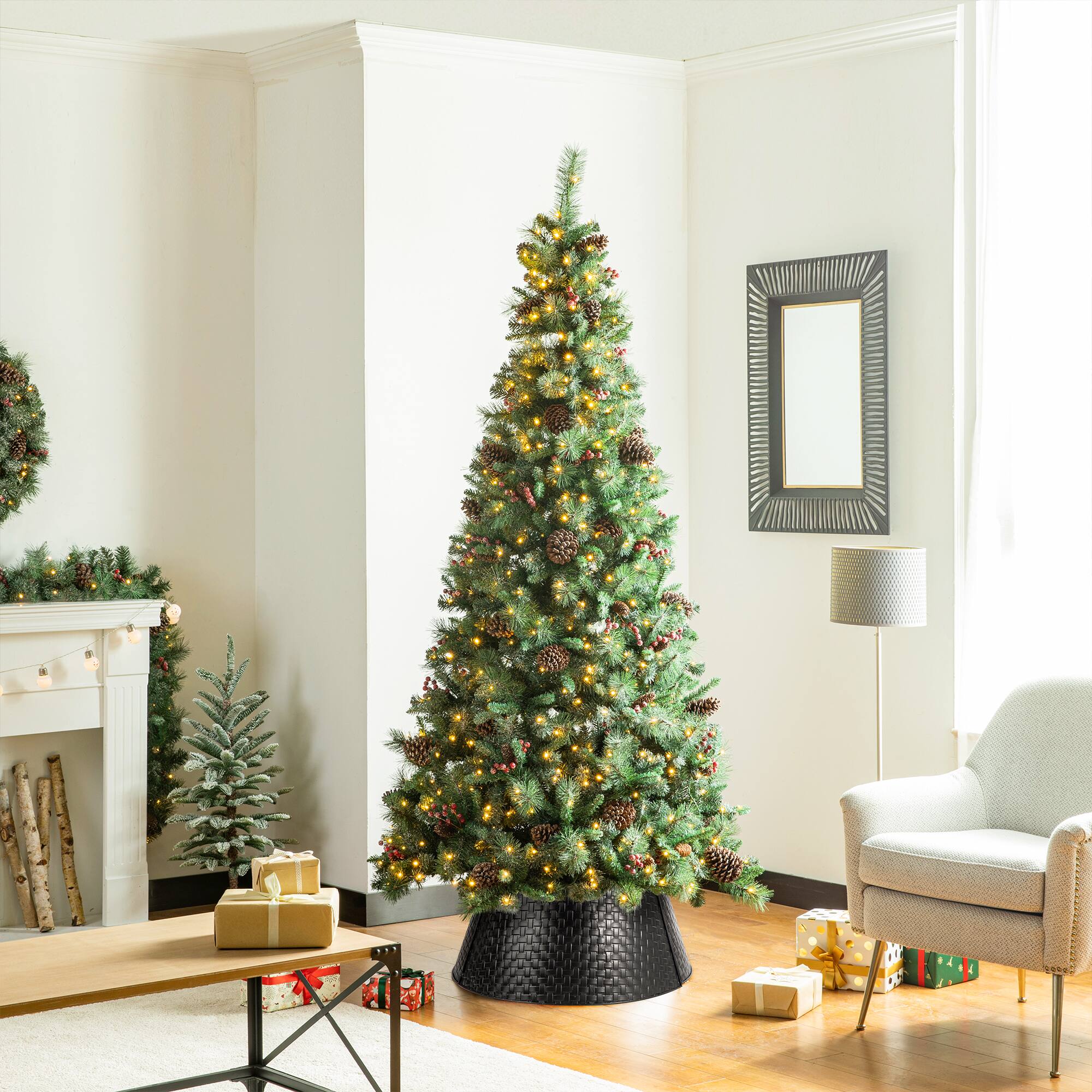 Glitzhome® Black 26" Woven Metal Tree Collar