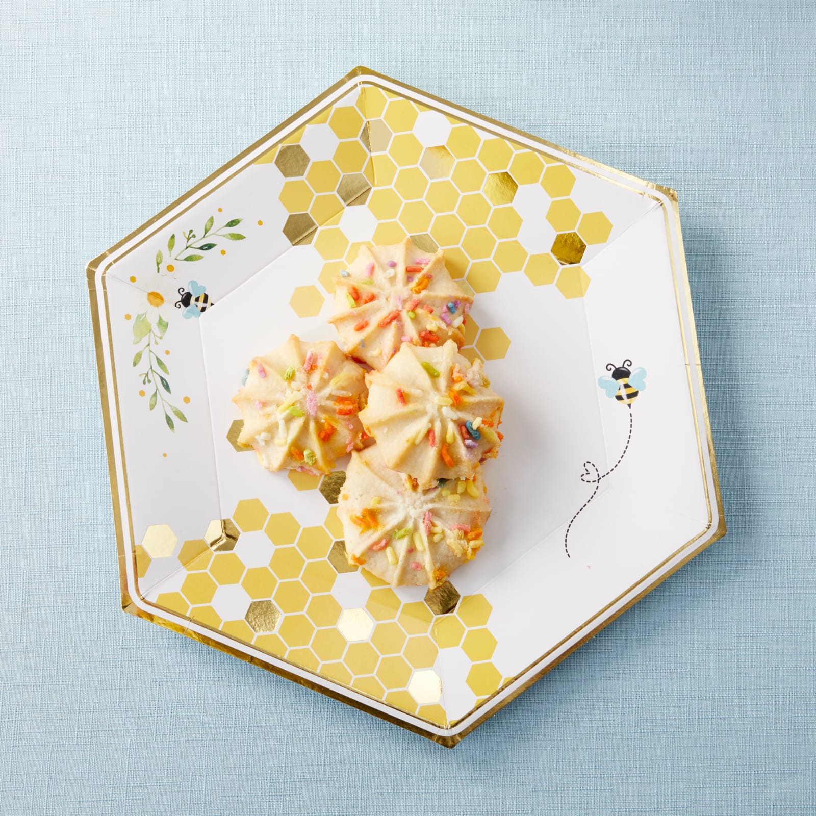 Kate Aspen&#xAE; 9&#x22; Sweet As Can Bee Paper Plates, 32ct.