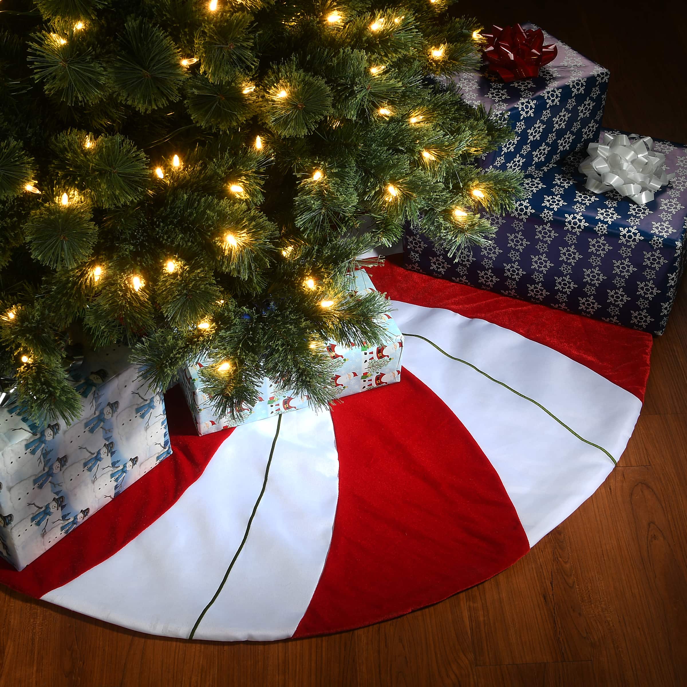 52&#x22; General Store Collection Red &#x26; White Peppermint Tree Skirt