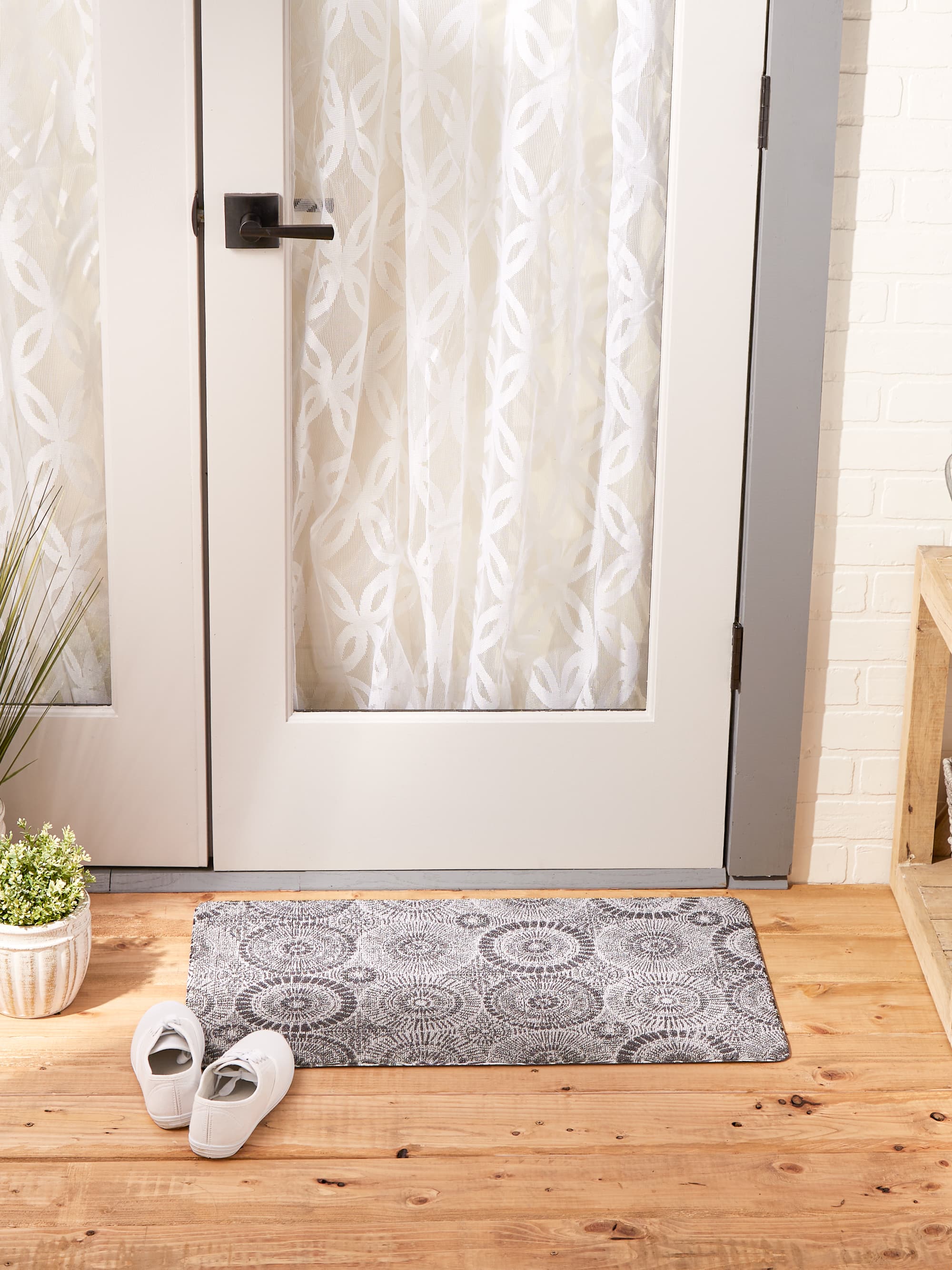 DII® Black Kaleidoscope Tufted Mat