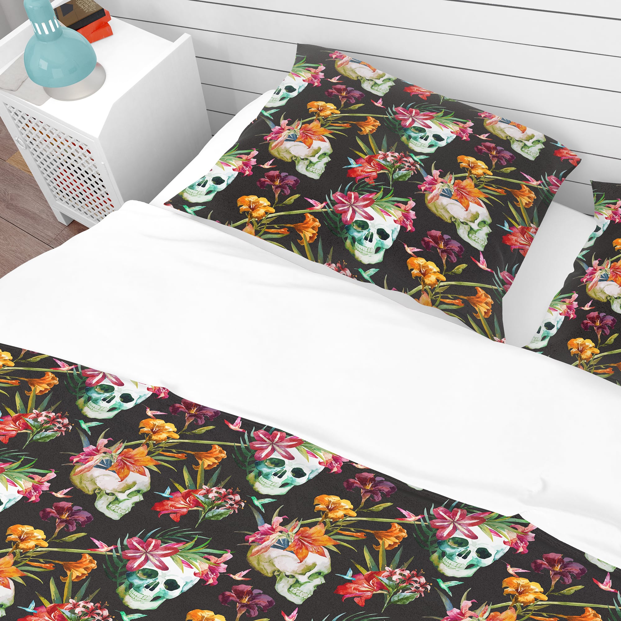 Designart &#x27;Skull and Flowers&#x27; Bohemian &#x26; Eclectic Bedding Set - Duvet Cover &#x26; Shams