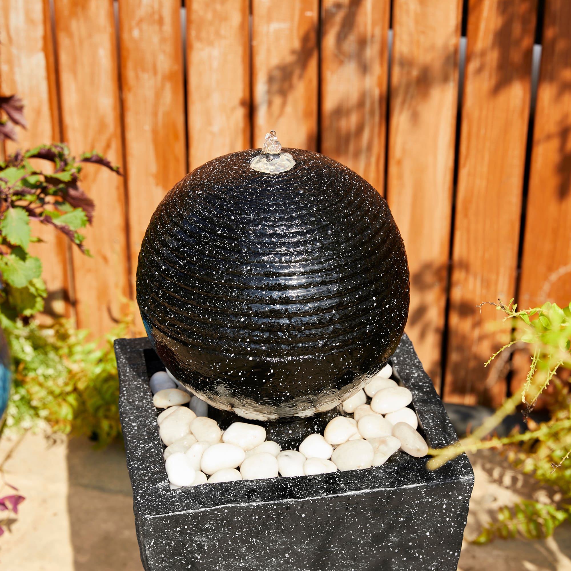 Glitzhome&#xAE; Modern LED Black Geometric Pedestal &#x26; Sphere Outdoor Floor Fountain