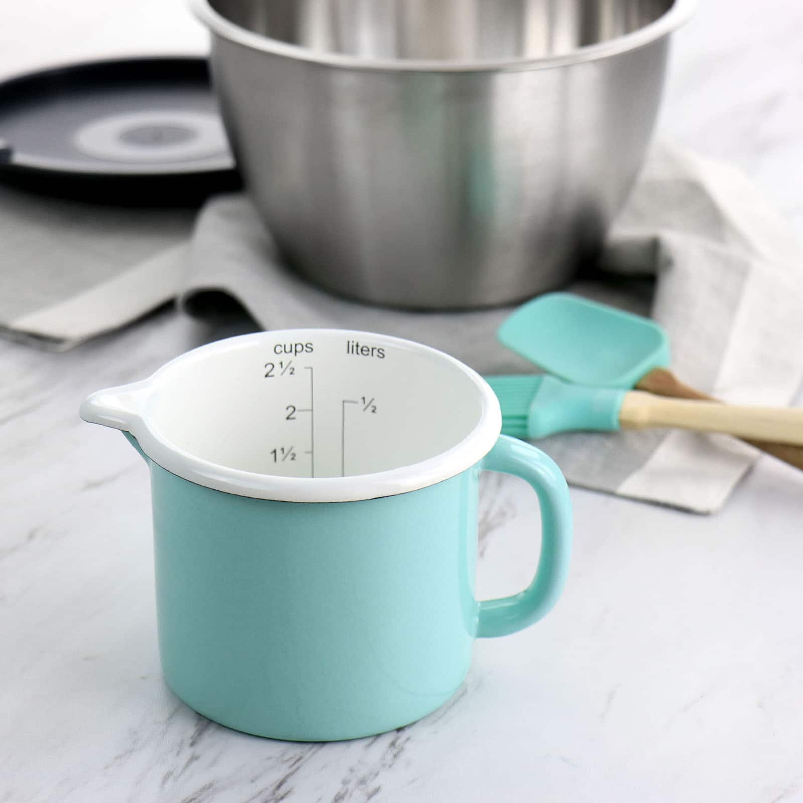 Martha Stewart 2.5 Cup Aqua Enamel on Steel Measuring Cup
