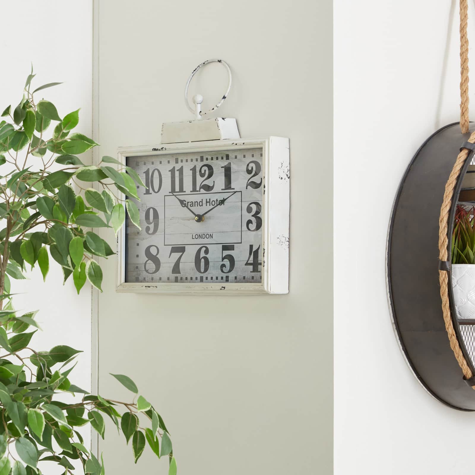 16&#x22; White Metal Vintage Wall Clock