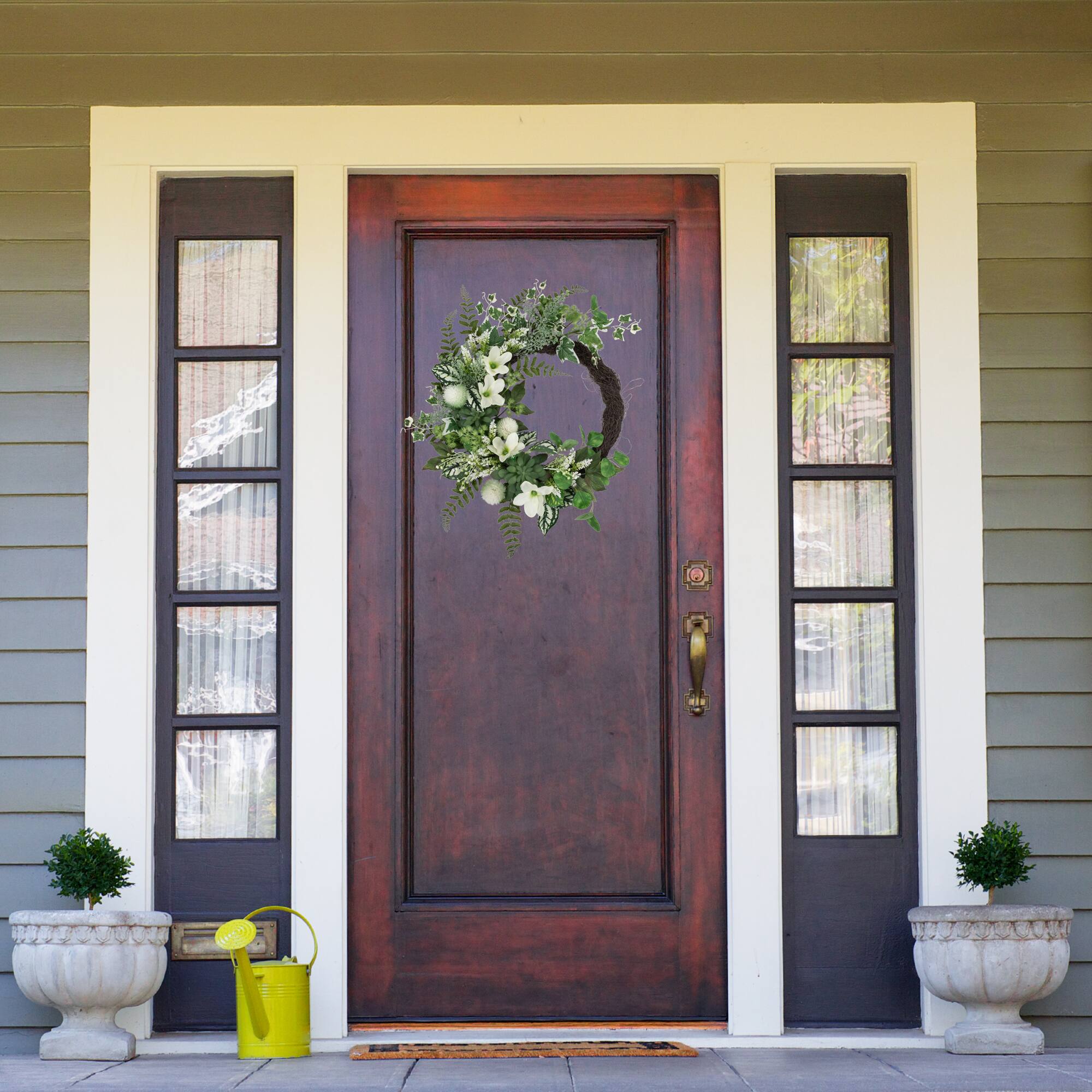 24&#x22; Hellebores &#x26; Ivy Wreath