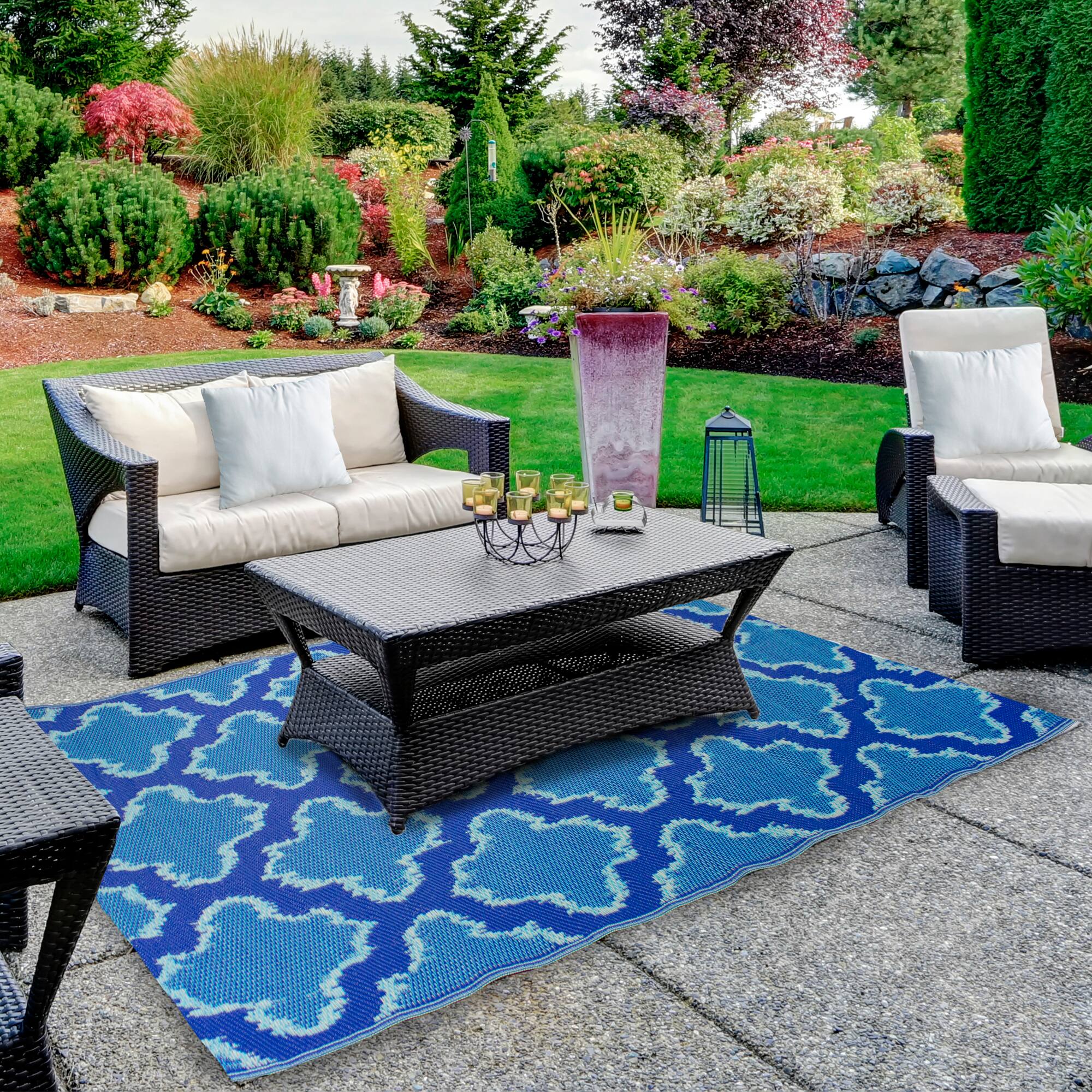 Blue Quatrefoil Rectangular Outdoor Area Rug, 4ft. x 6ft.