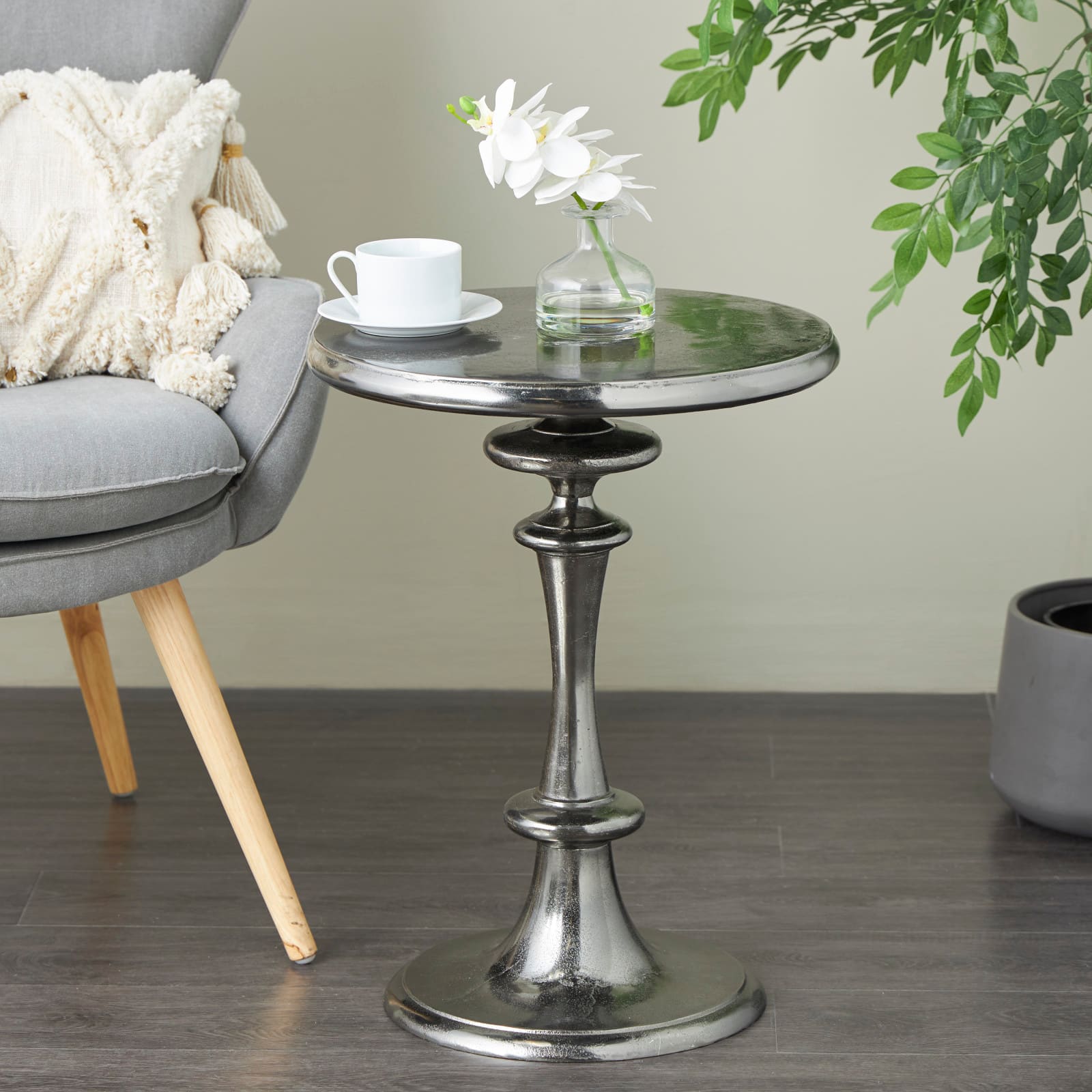 23&#x22; Black Aluminum Turned Style Accent Table