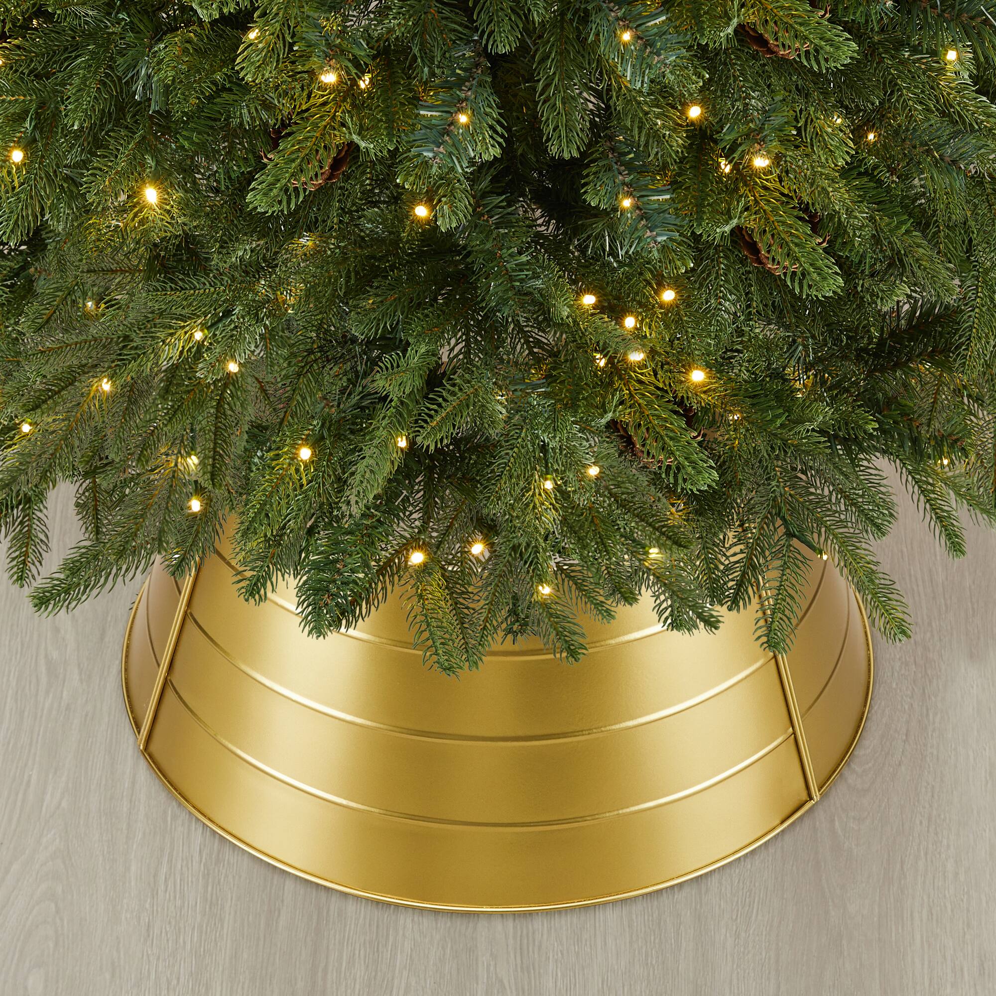 Glitzhome&#xAE; 26&#x22; Metal Tree Collar