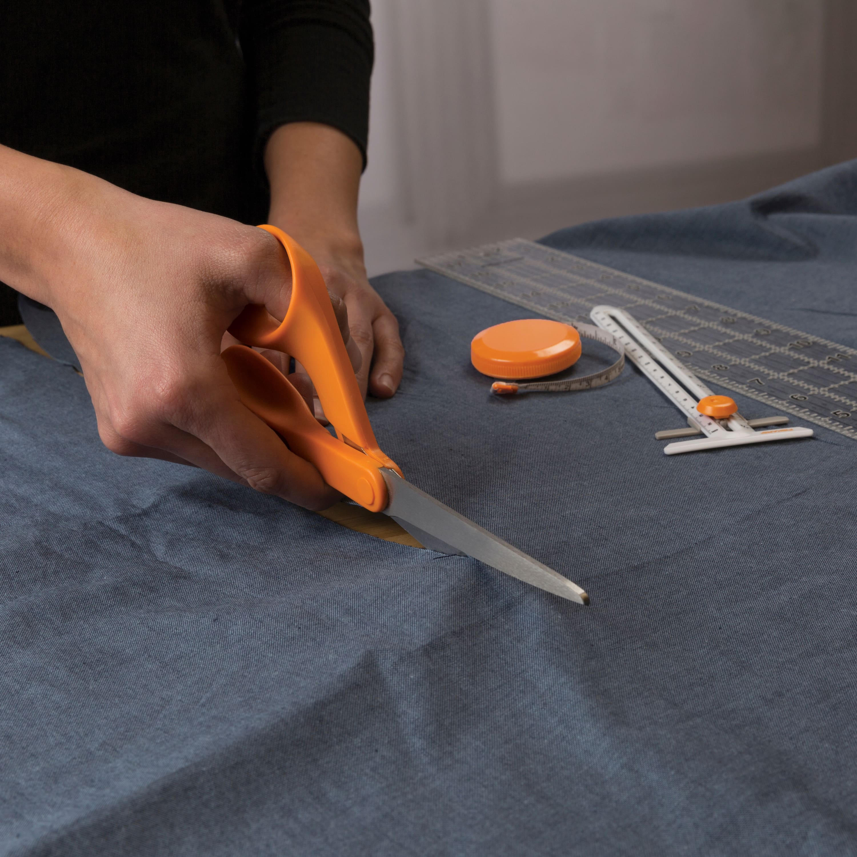  Fiskars Original Orange Handled Scissors - Ergonomically  Contoured - 8 Stainless Steel - Paper and Fabric Scissors for Office,  Arts, and Crafts - Orange : Everything Else