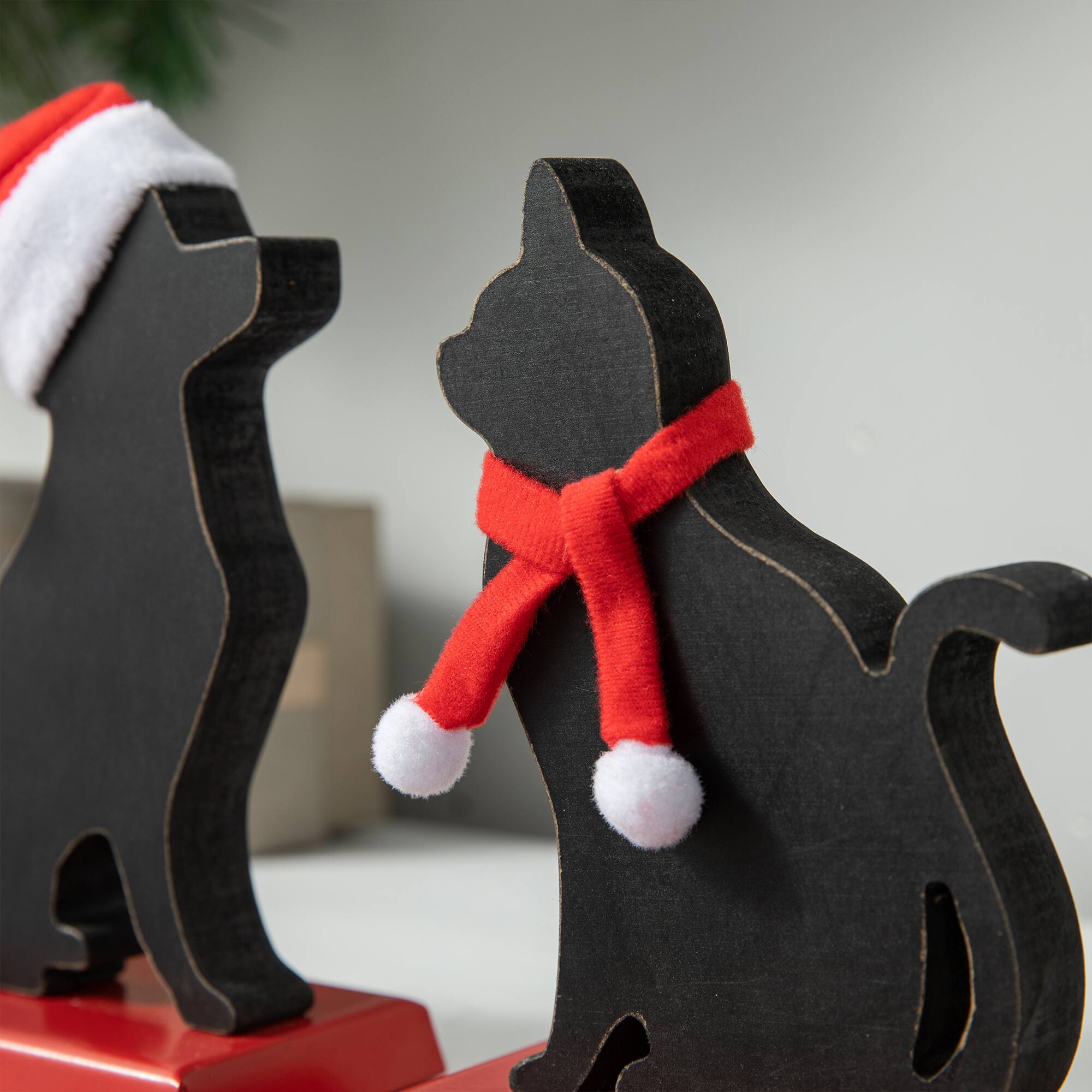 Glitzhome&#xAE; Cat &#x26; Dog Metal Christmas Stocking Holder Set