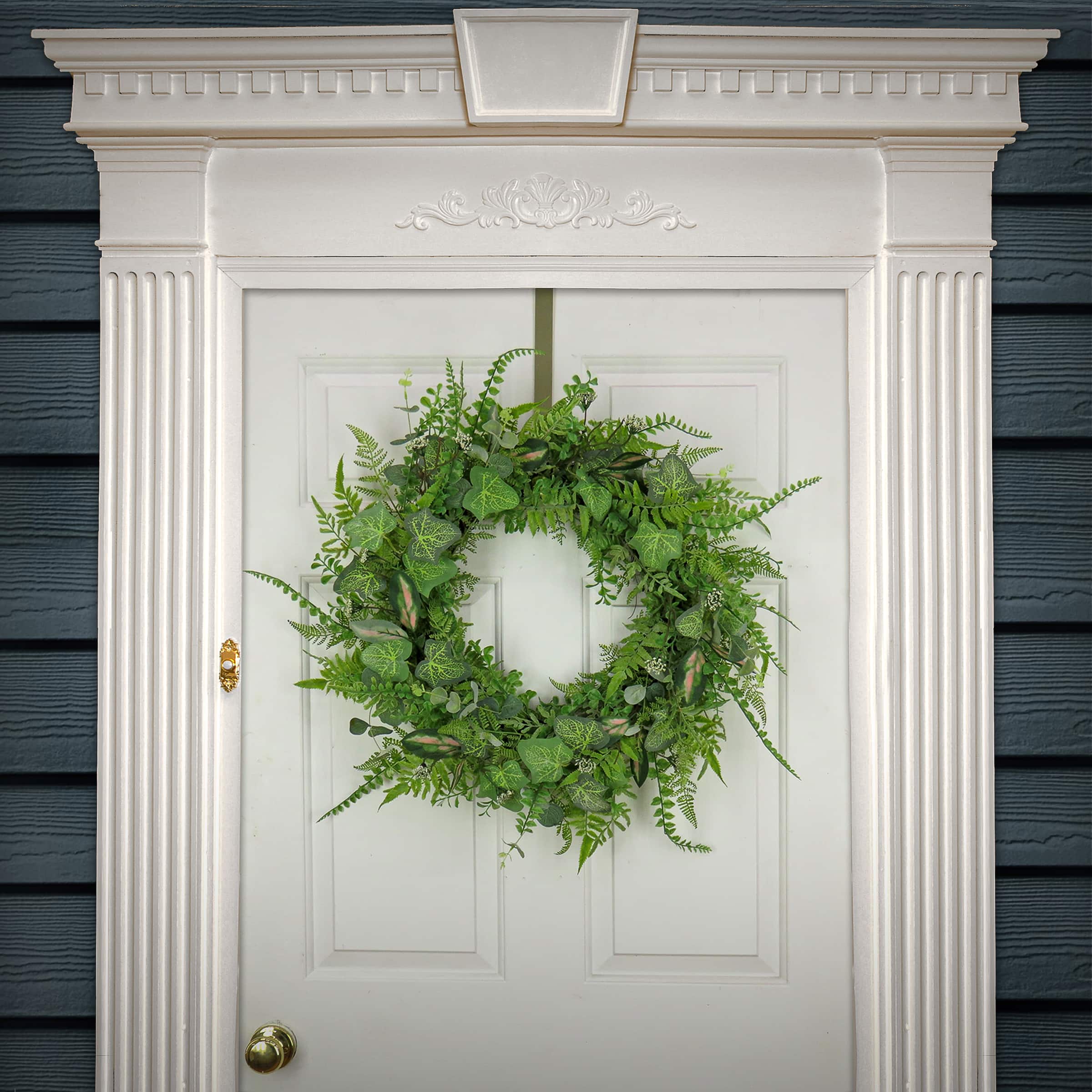 26" Mixed Leaf Greenery Wreath