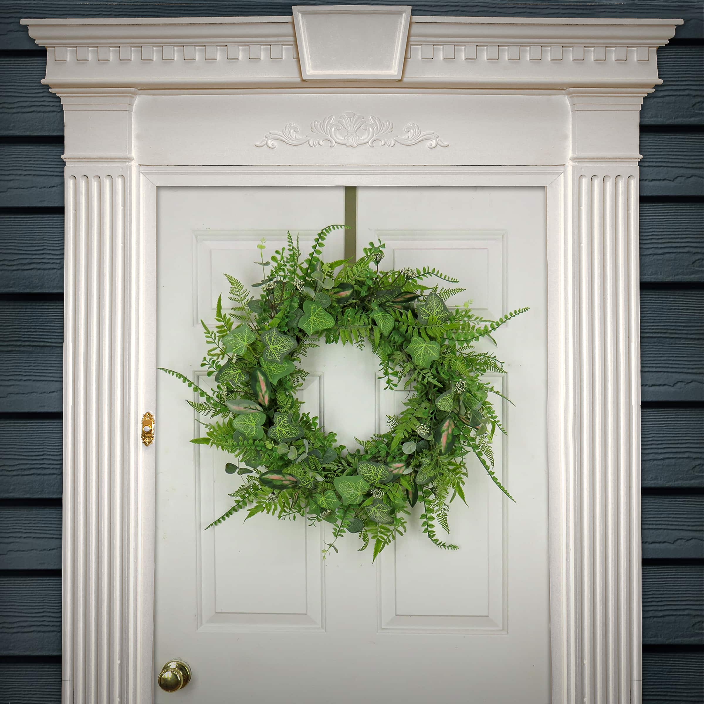 26&#x22; Mixed Leaf Greenery Wreath