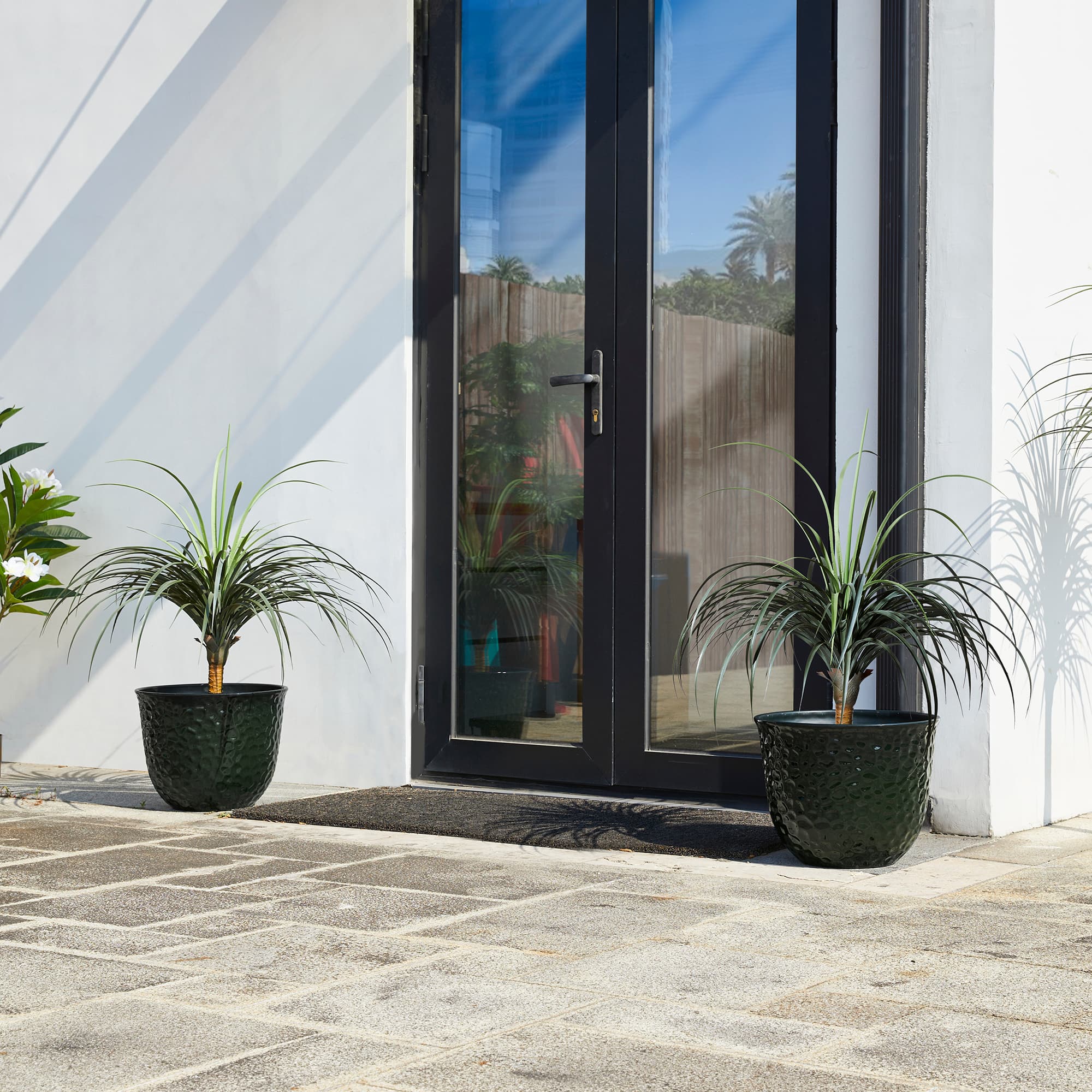 Glitzhome&#xAE; 15.25&#x22; Honeycomb Textured Green Faux Ceramic Plastic Planters, 2ct.
