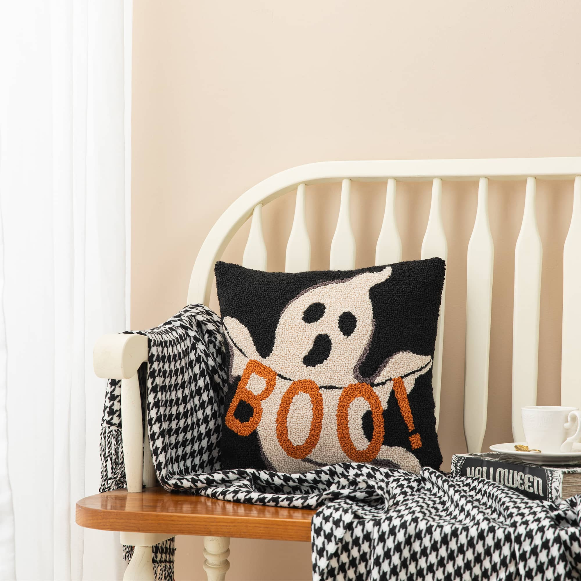 Glitzhome&#xAE; 14&#x22; Hooked Halloween Ghost &#x22;BOO&#x22; Pillow