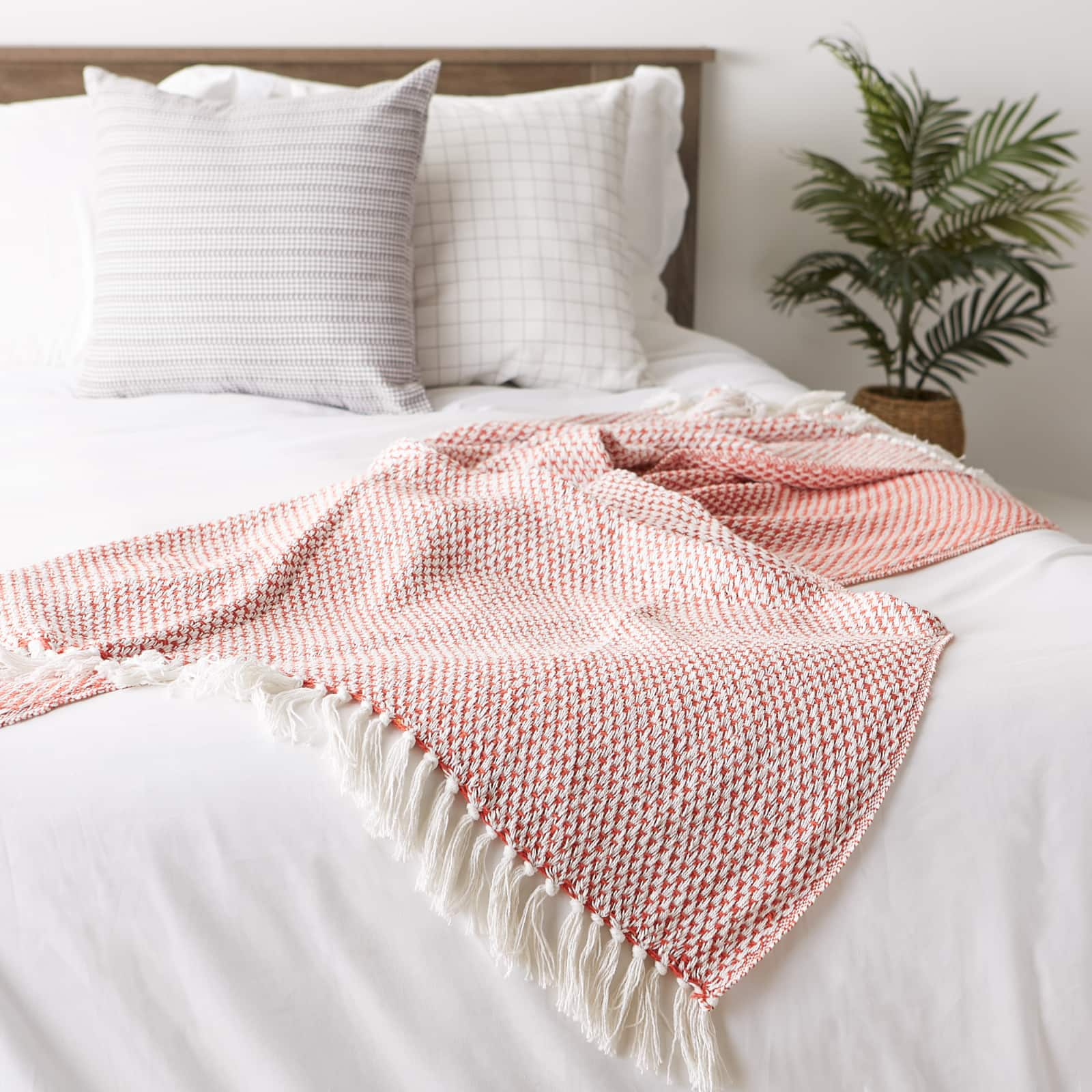 DII&#xAE; Woven Throw