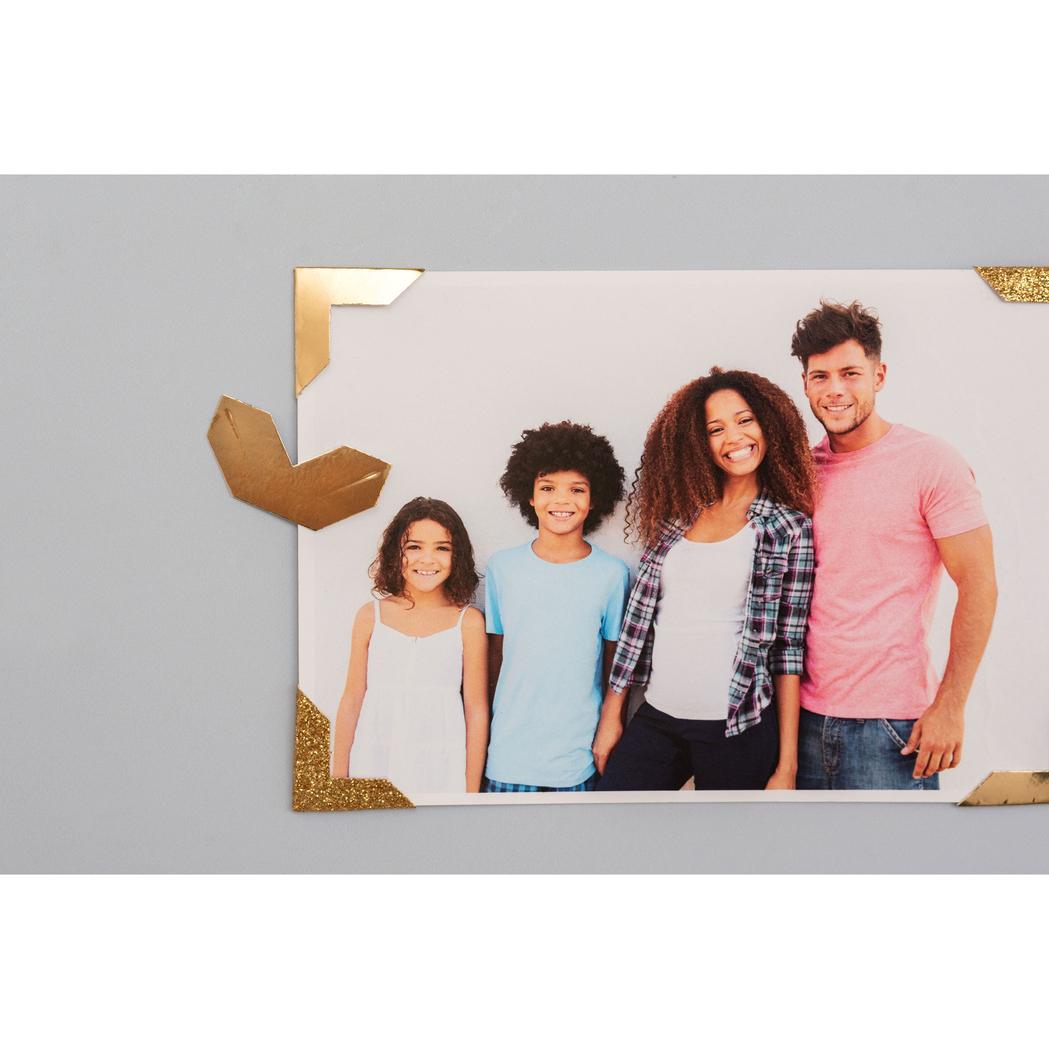 We R Memory Keepers&#xAE; Embossing Punch &#x2013; 1&#x22; Photo Corners