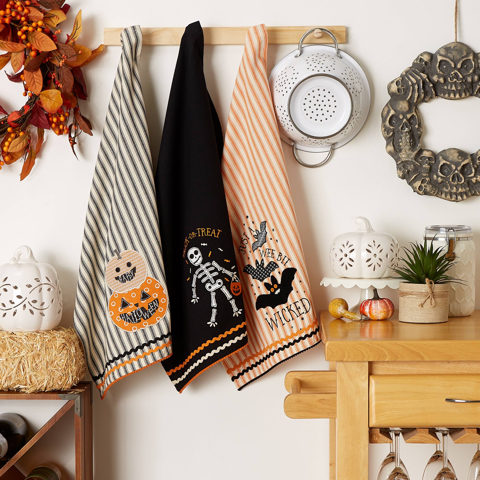 DII&#xAE; Embellished Halloween Happy Haunting Wicked Treats Dishtowels Set