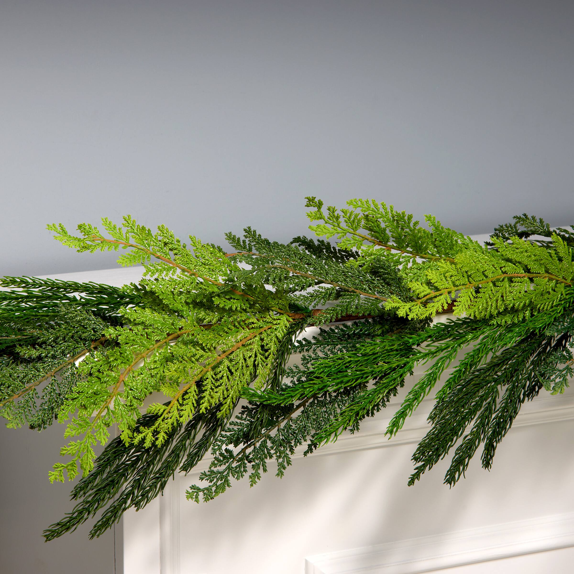 5ft. Christmas Green Leaf Cottage Garland