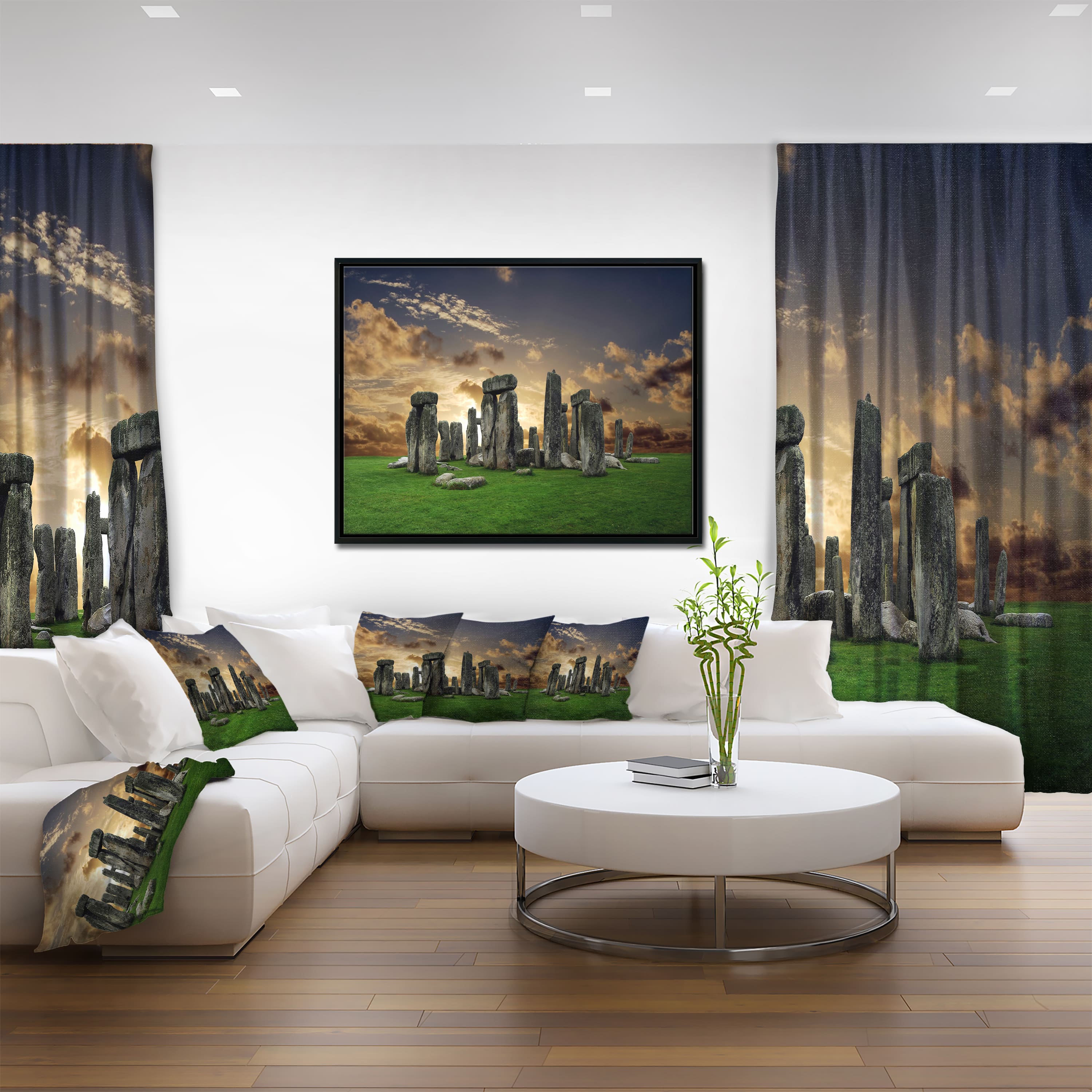 Designart - Stonehenge - Landscape Photography Canvas Art Print in Black Frame