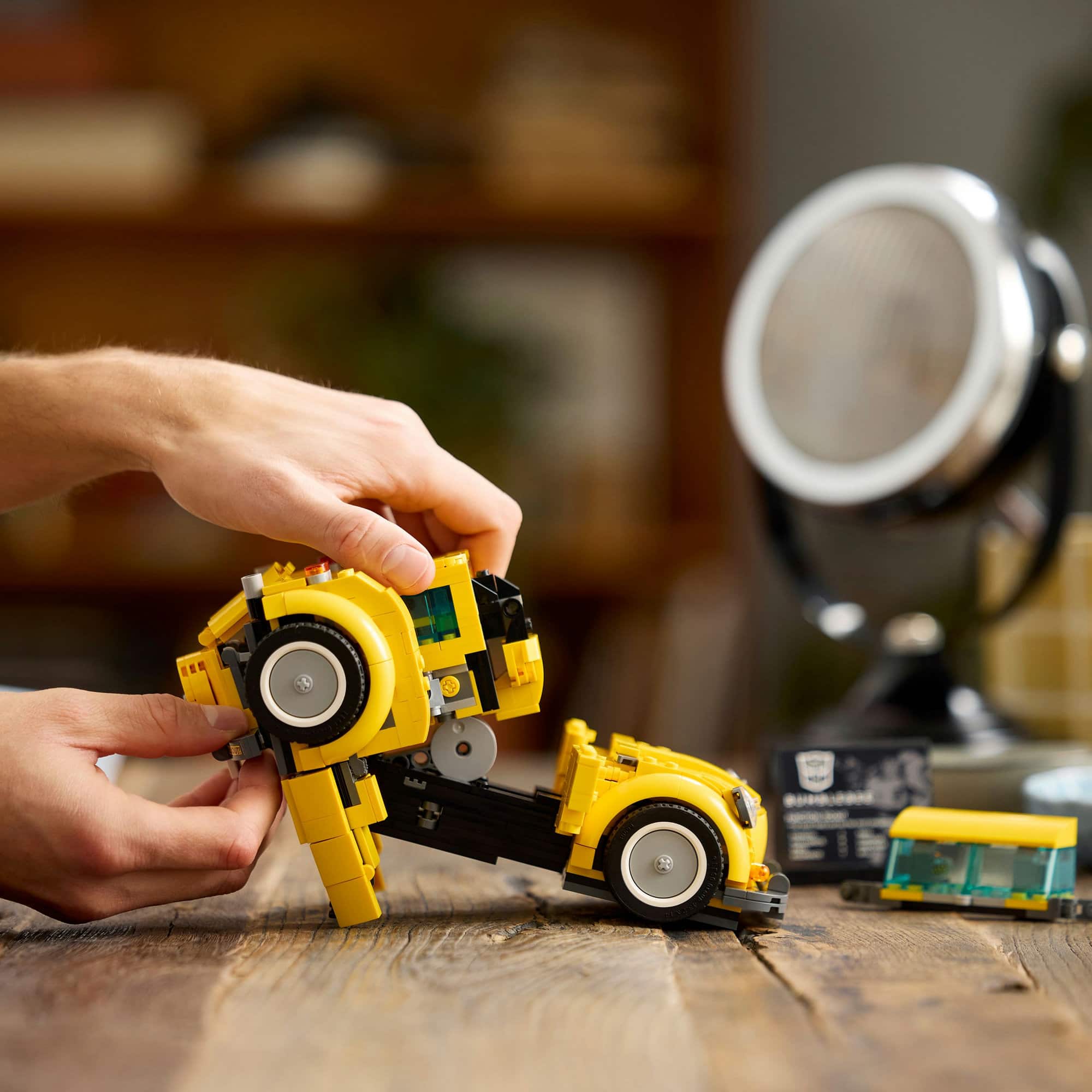 LEGO&#xAE; Icons Transformers Bumblebee Set 10338