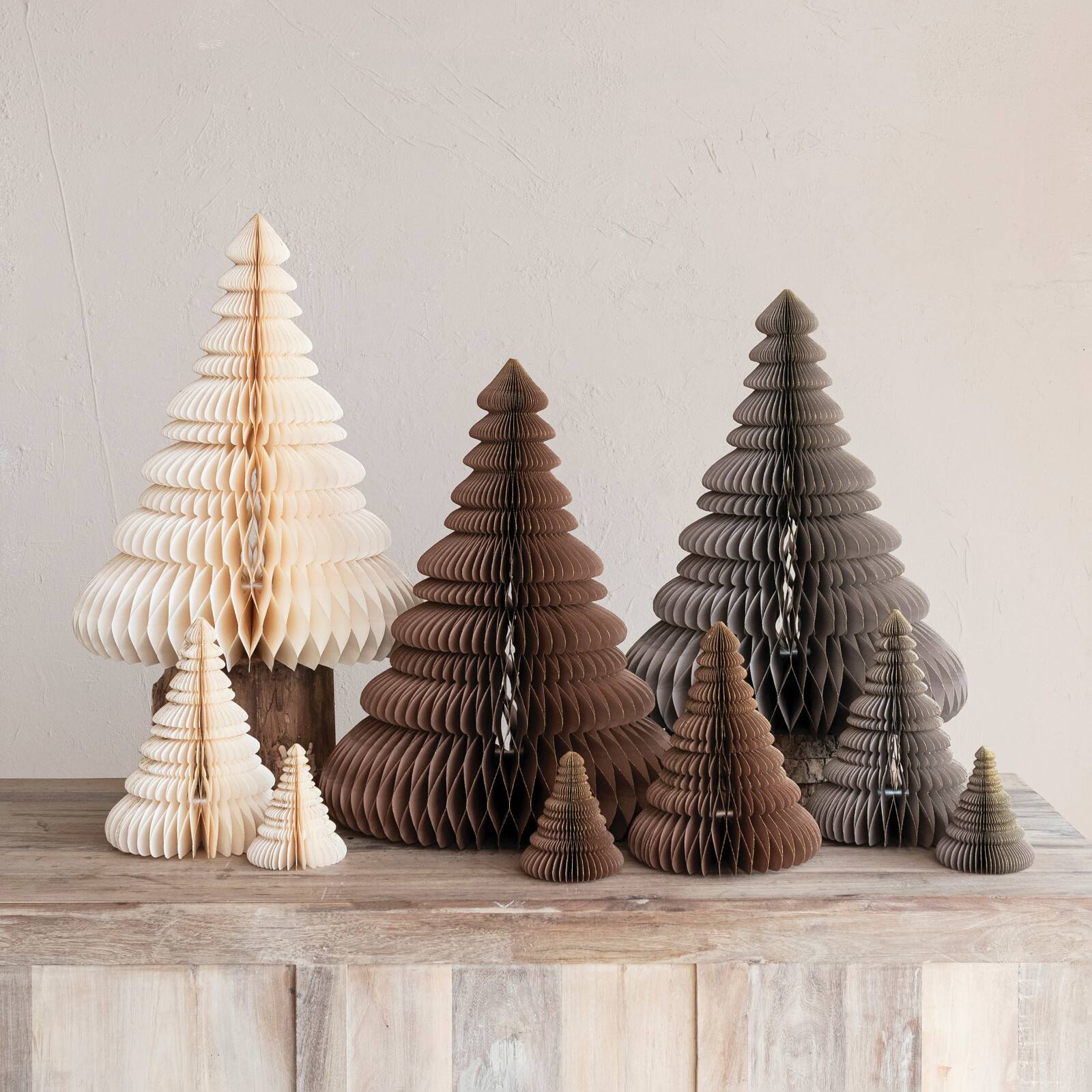 Hello Honey&#xAE; Round Brown Paper Folding Honeycomb Tree Set with Gold Glitter