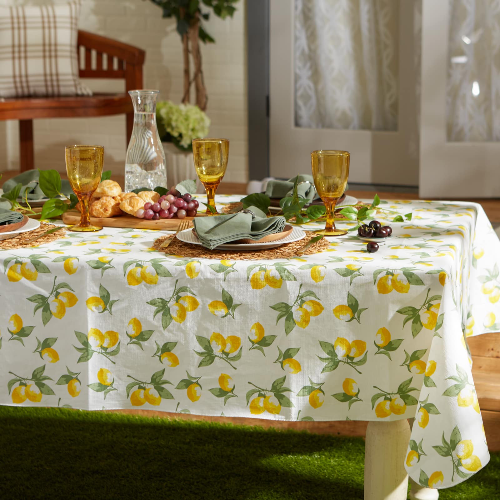 Summer Lemons Vinyl Tablecloth 70" Round
