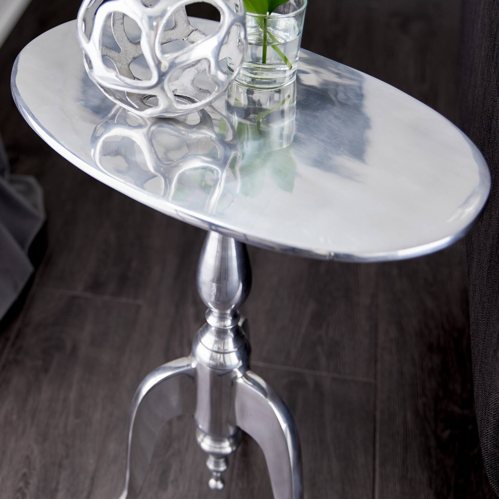 22&#x22; Silver Aluminum Traditional Accent Table