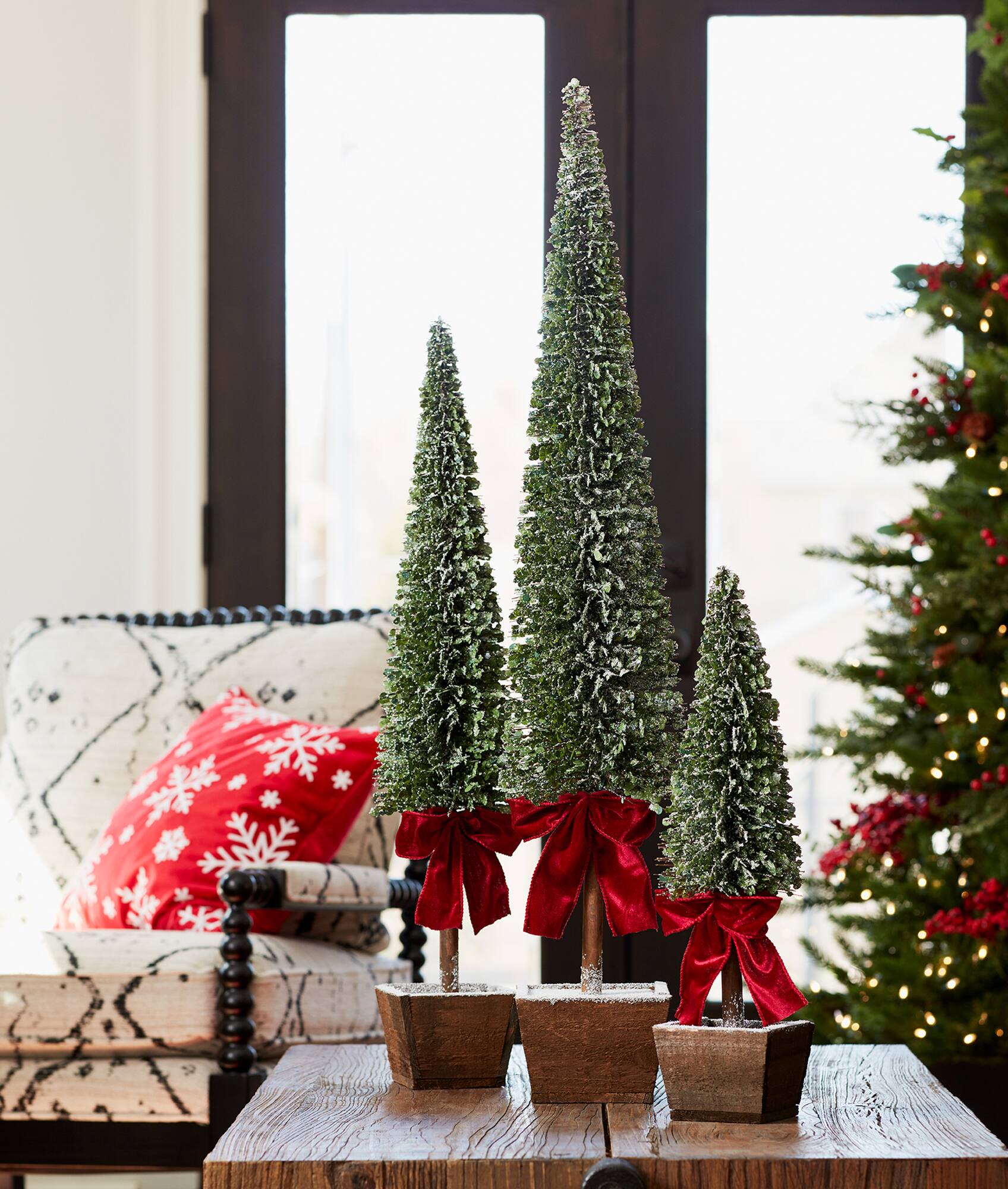 20.75&#x22;, 31&#x22;, &#x26; 39&#x22; Unlit Artificial Potted Christmas Tree Set