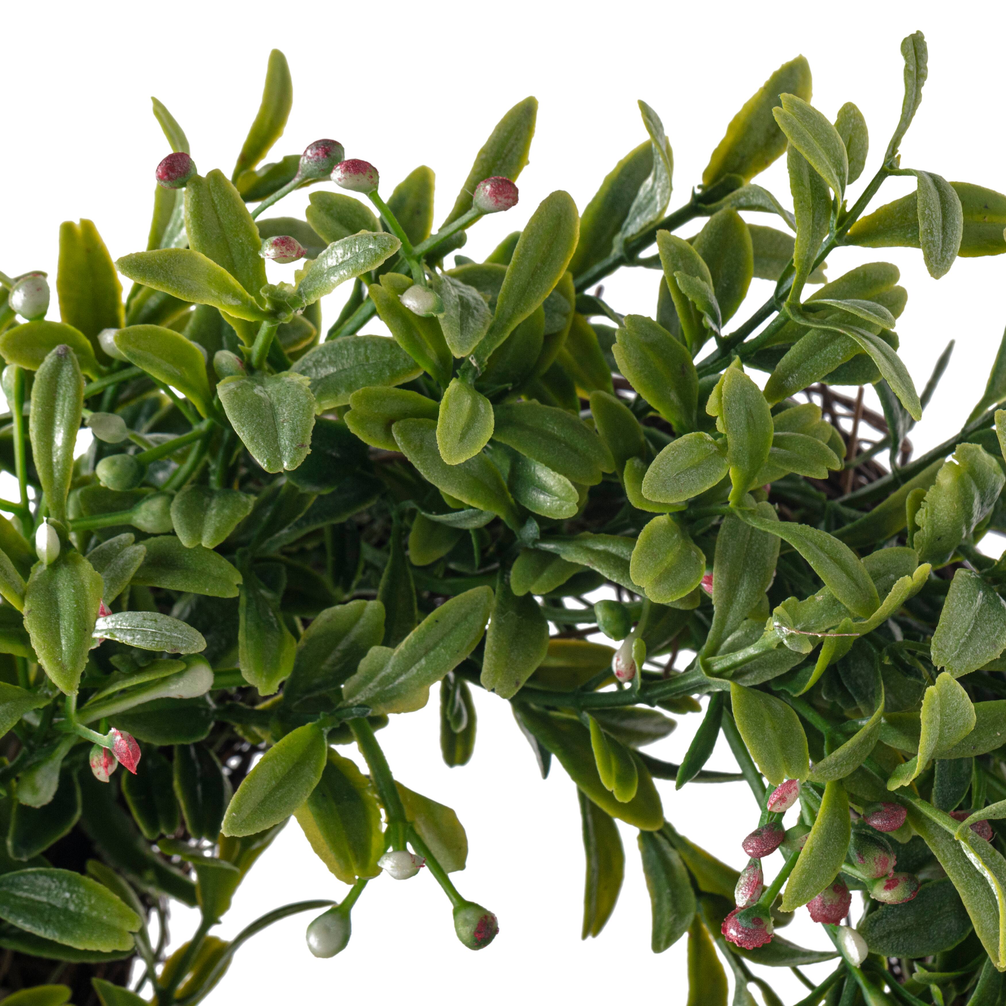 10&#x22; Pink Baby&#x27;s Breath Wreath by Ashland&#xAE;