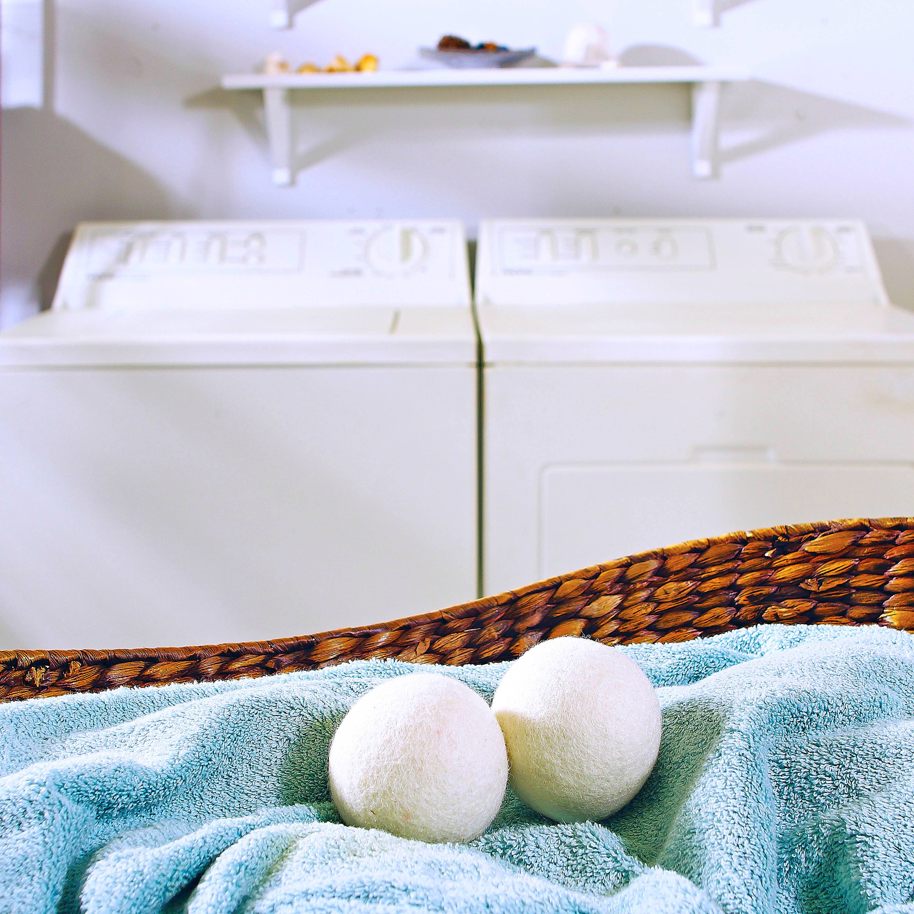 Woolite® Wool Dryer Balls and Fresh Linen Essential Oil Kit