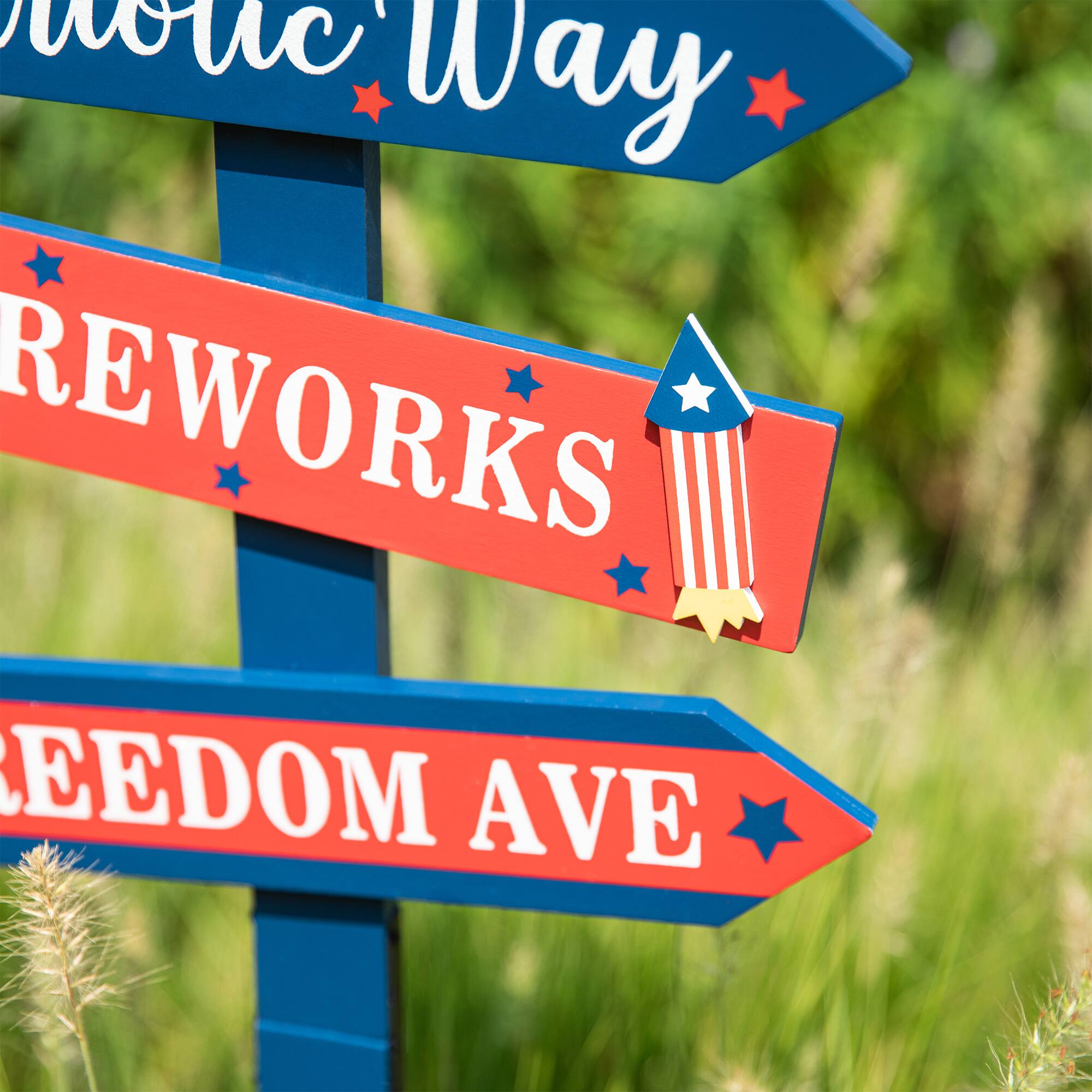 Glitzhome&#xAE; 36&#x22; Directional Patriotic Top Hat Stake