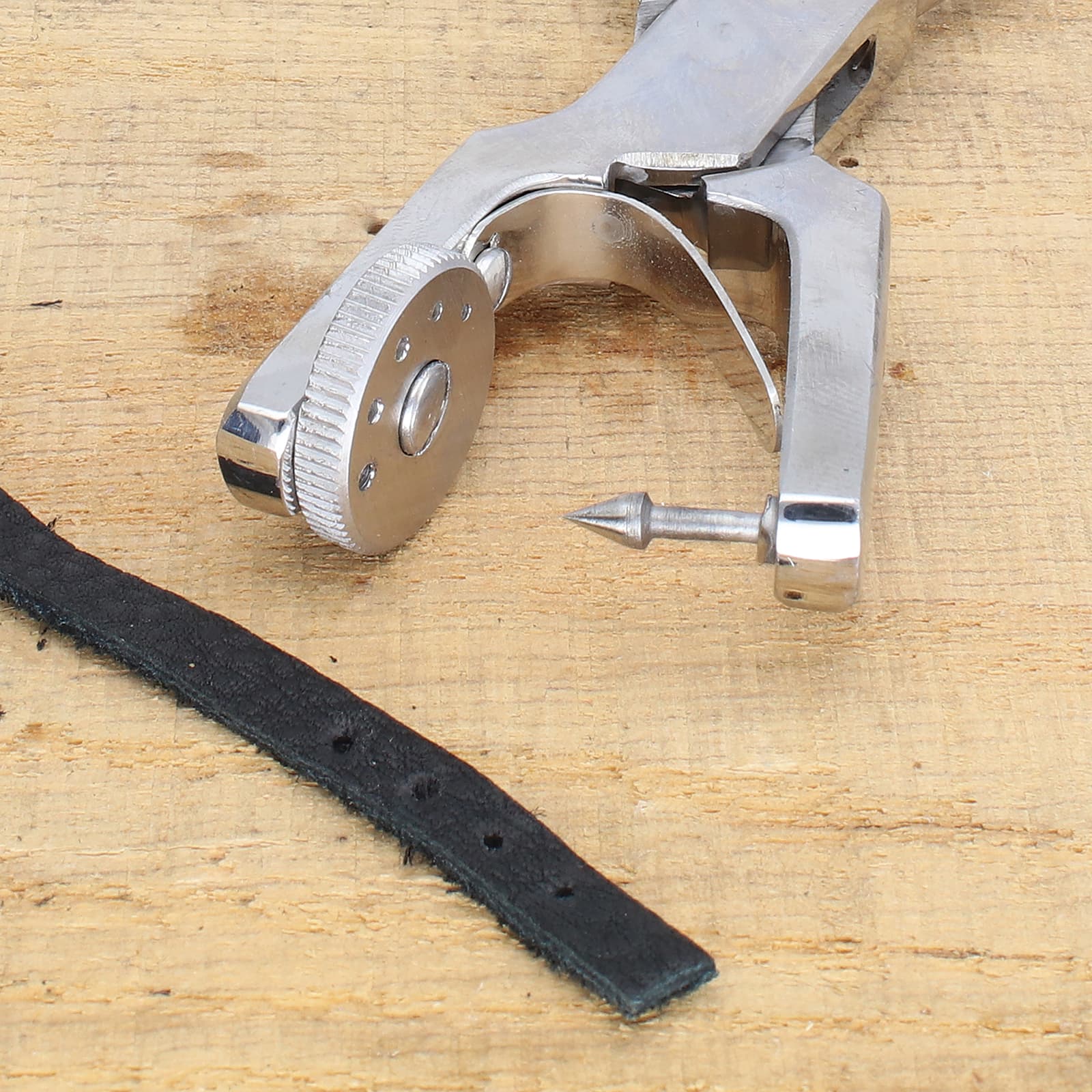 The Beadsmith&#xAE; Rotary Hand Sewing Leather Punch