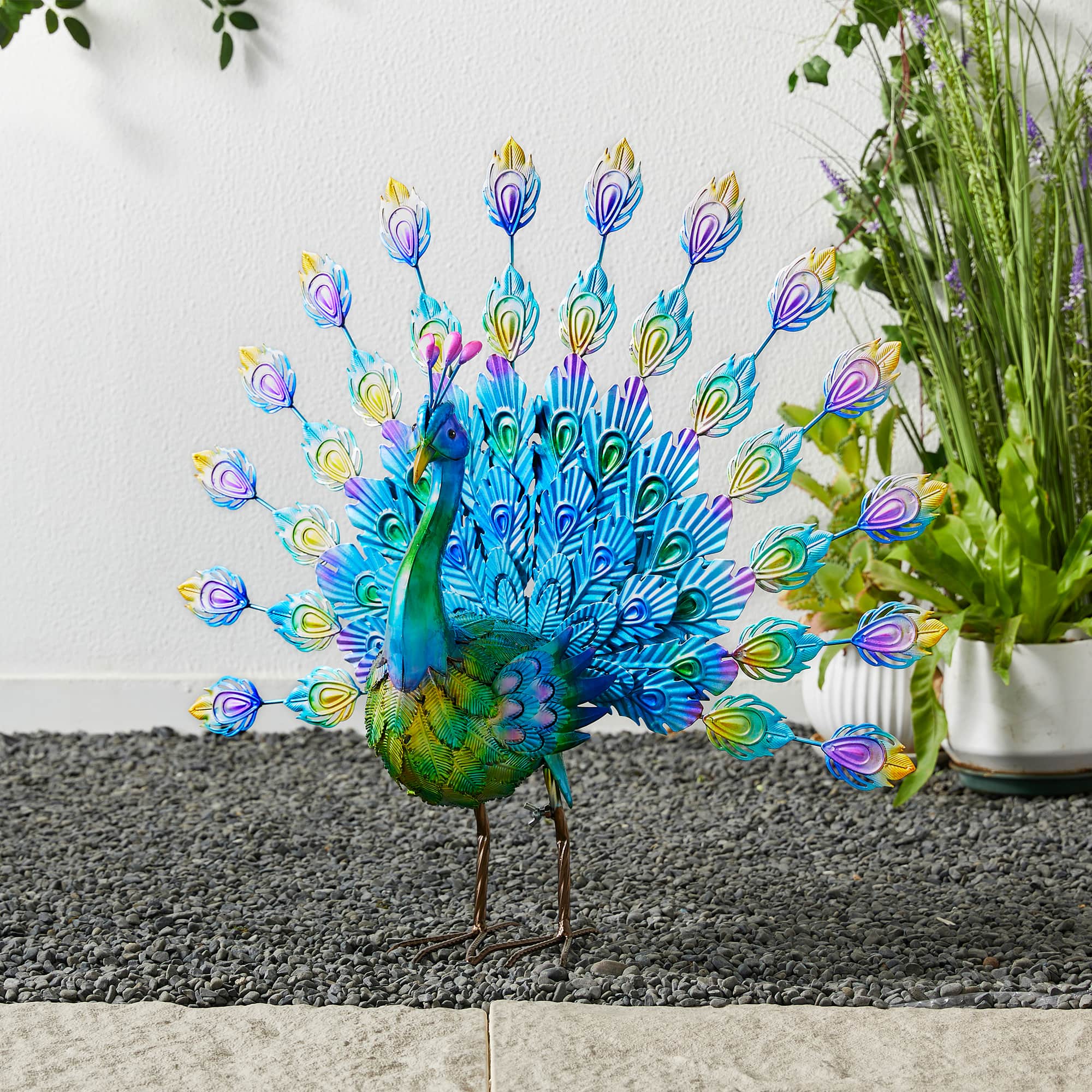 Glitzhome&#xAE; 28.75&#x22; Metal Tail Spread Peacock Garden Statue with Stakes