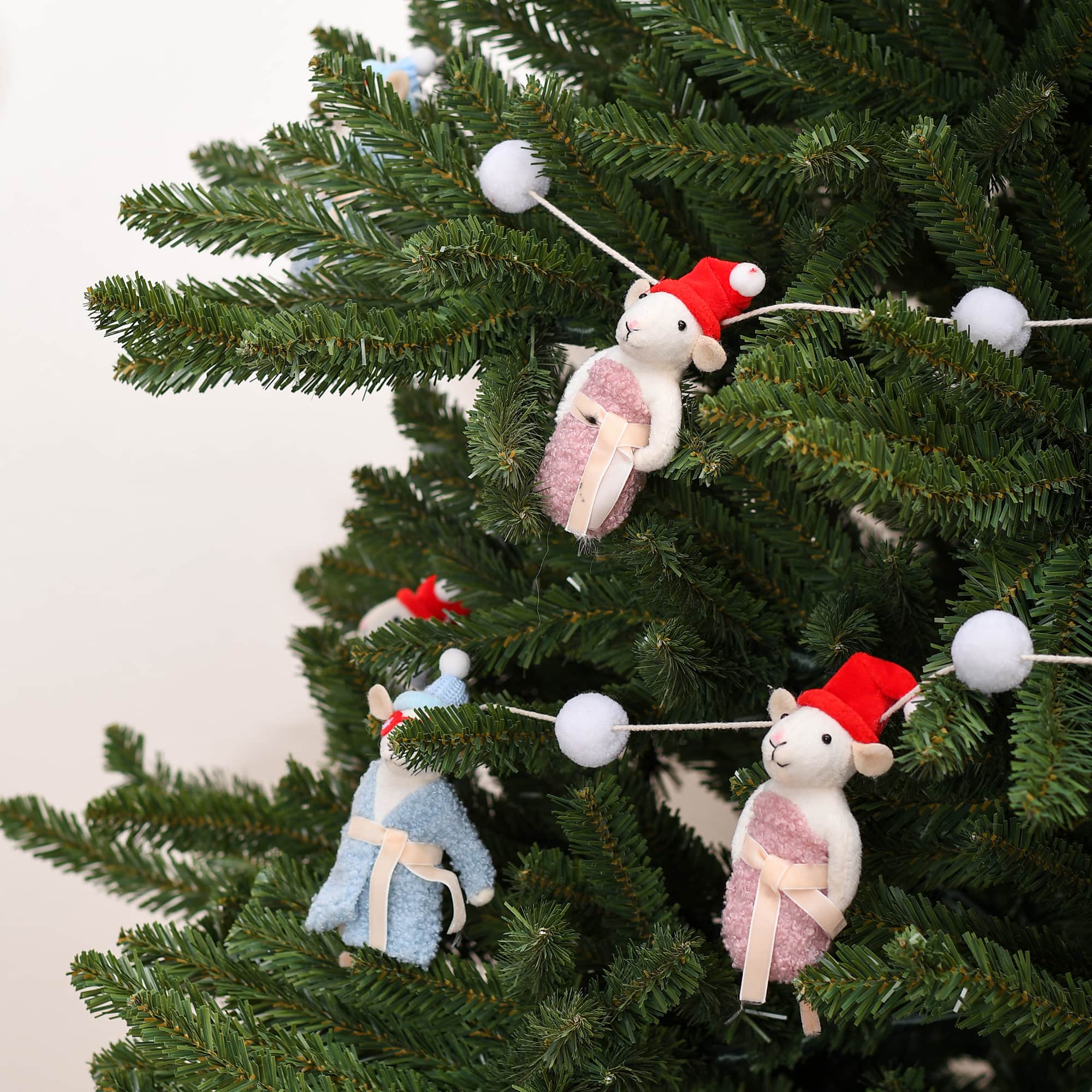 6ft. Relaxing Mice Garland by Ashland&#xAE;
