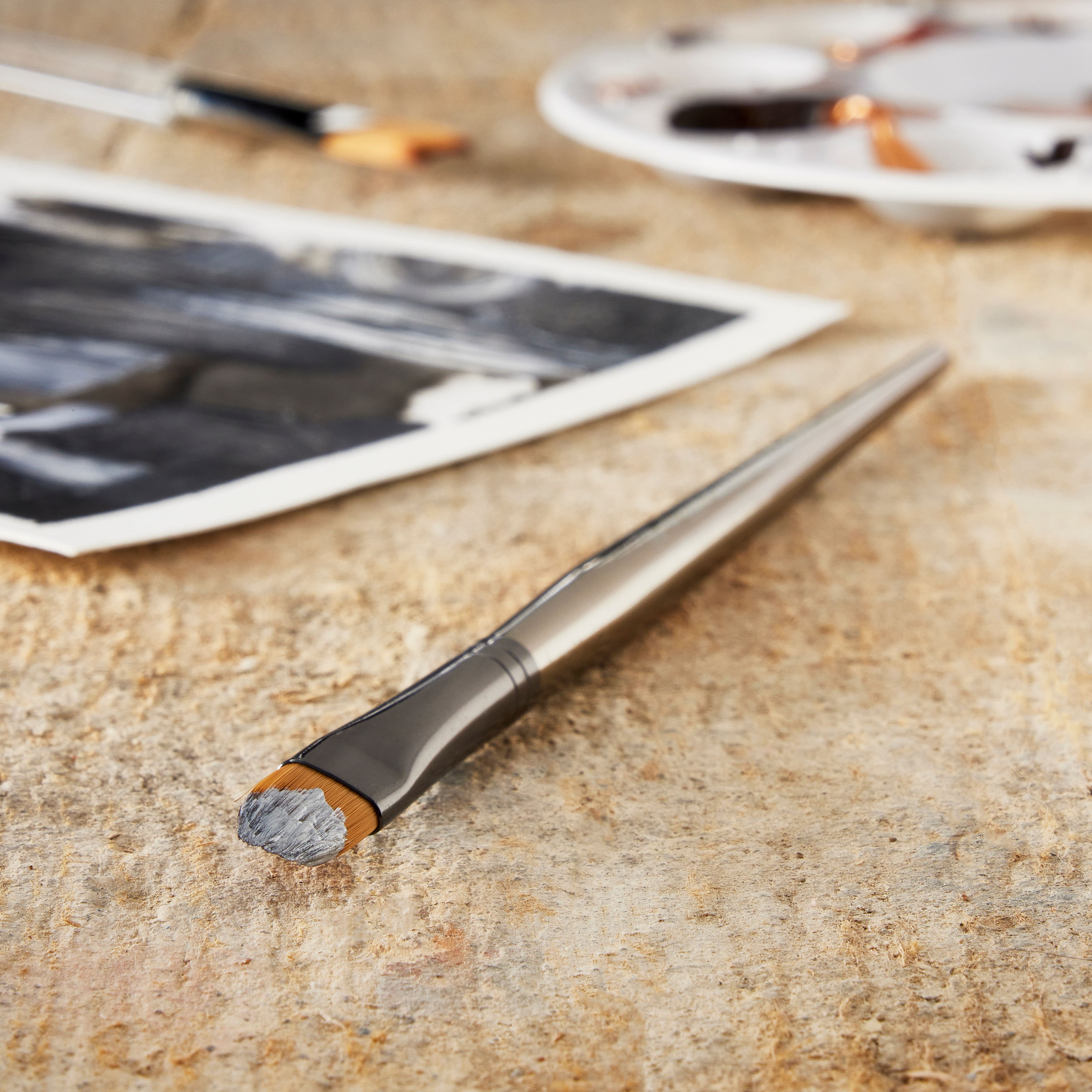 Zen&#x2122; Series 73 Short Handle Filbert Brush