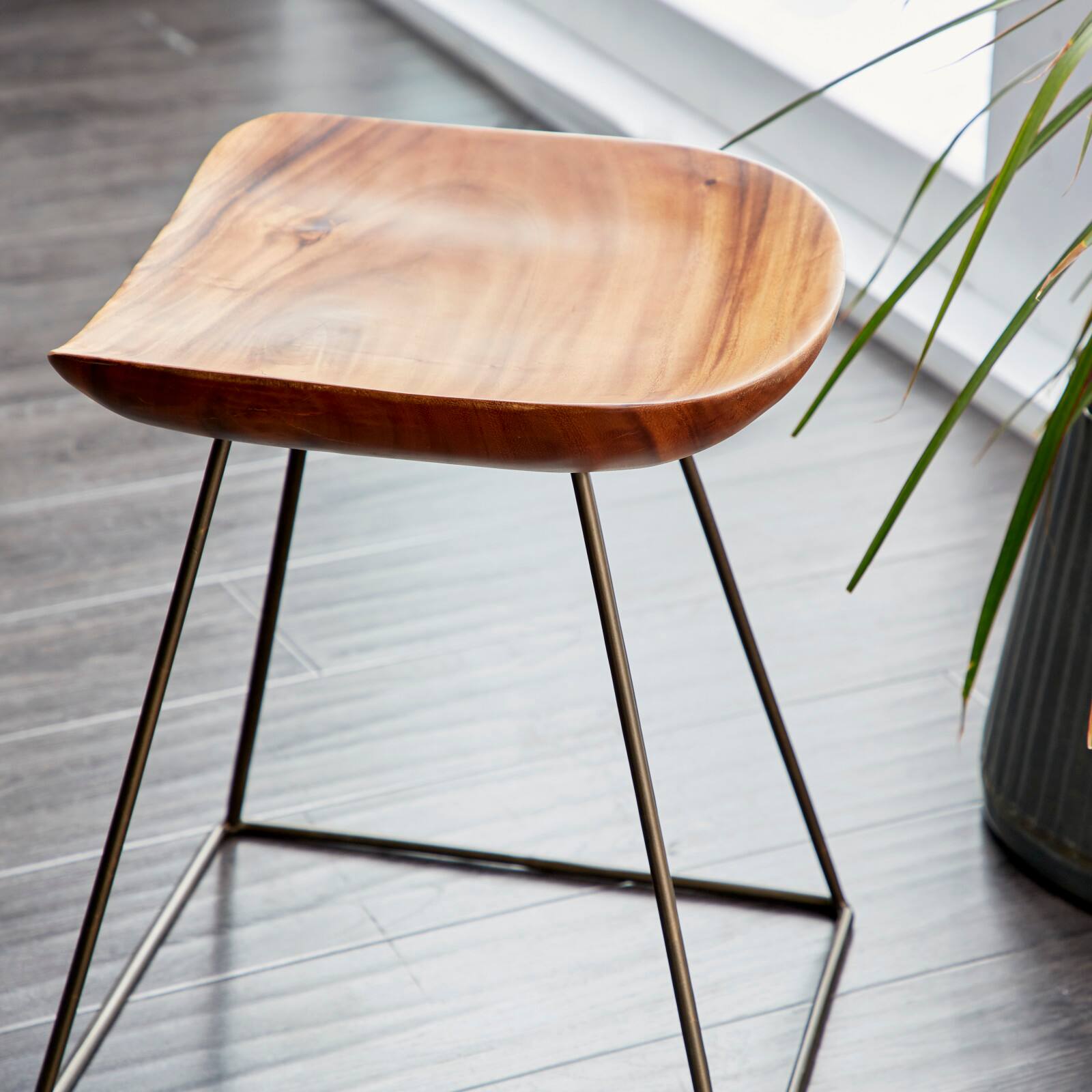 20&#x22; Brown Iron Rustic Stool