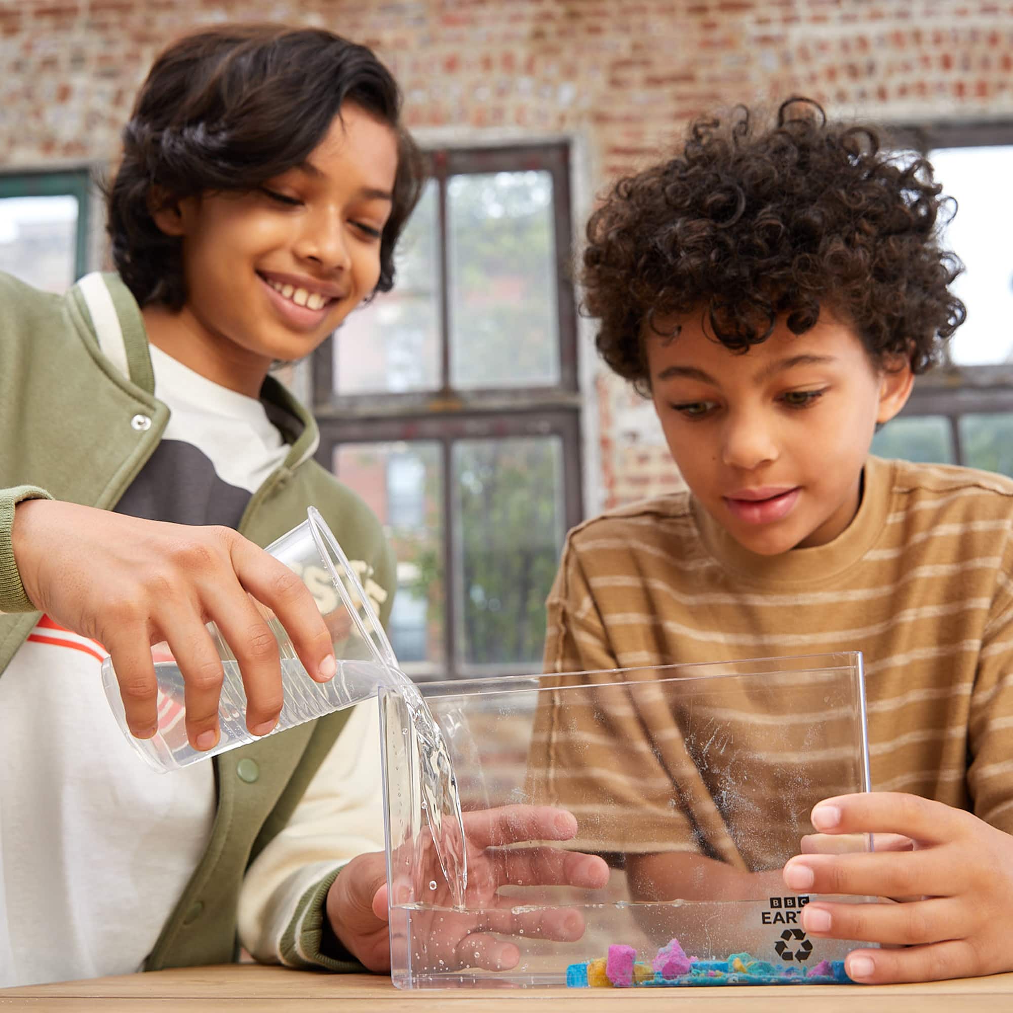 BBC Earth Grow & Discover Crystal Aquarium