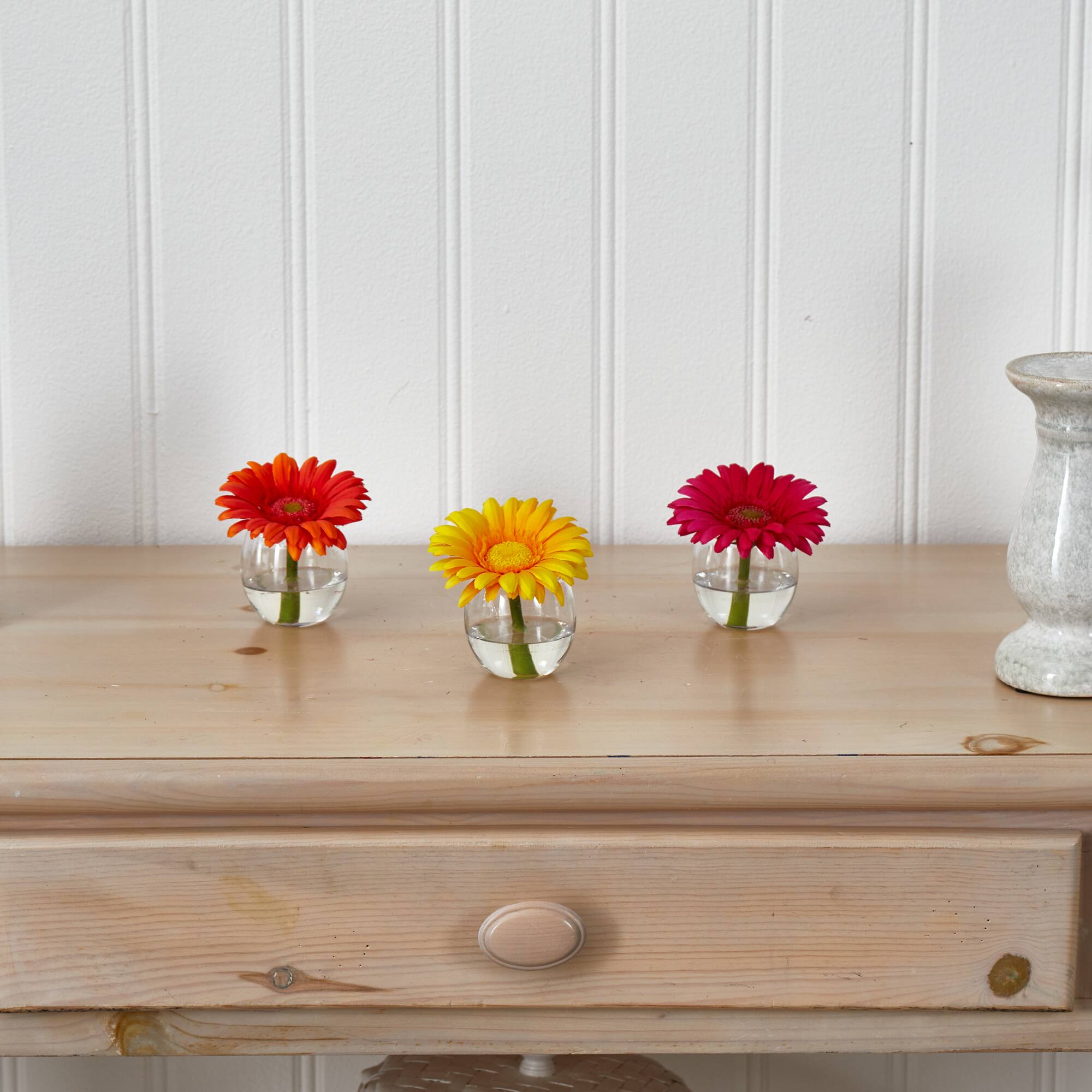 4" Daisy Artificial Arrangement in Glass Vase Set