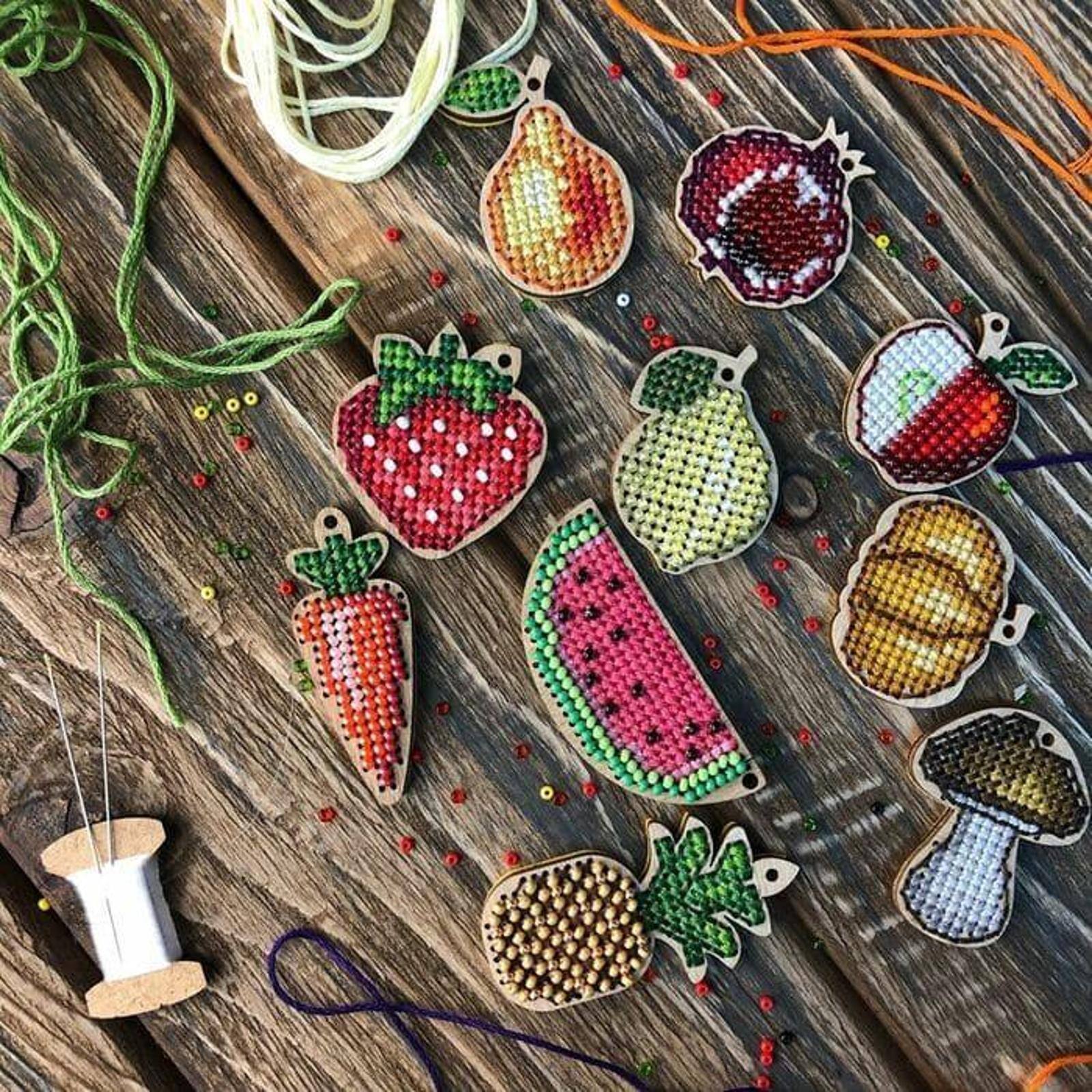 Wonderland Crafts Fruits &#x26; Vegetables Embroidery Blanks Set