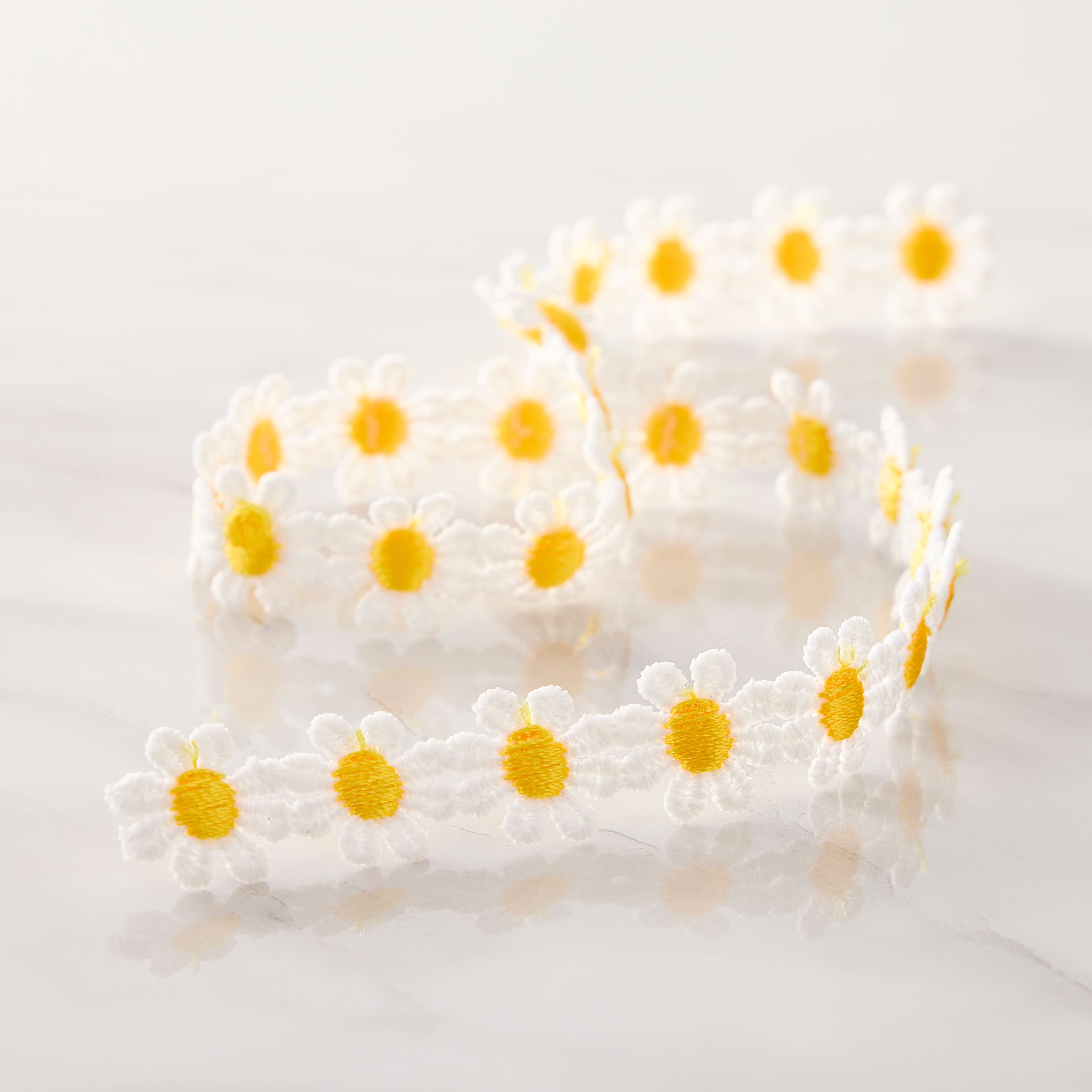 5/8&#x22; x 3yd. Yellow Daisy Ribbon by Celebrate It&#xAE; Classic