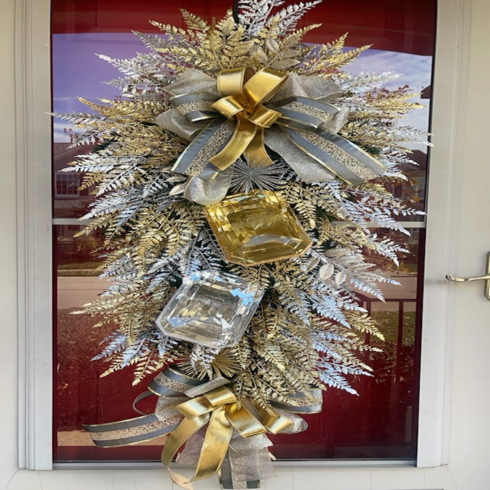 3.5ft. Canadian Pine Teardrop Swag