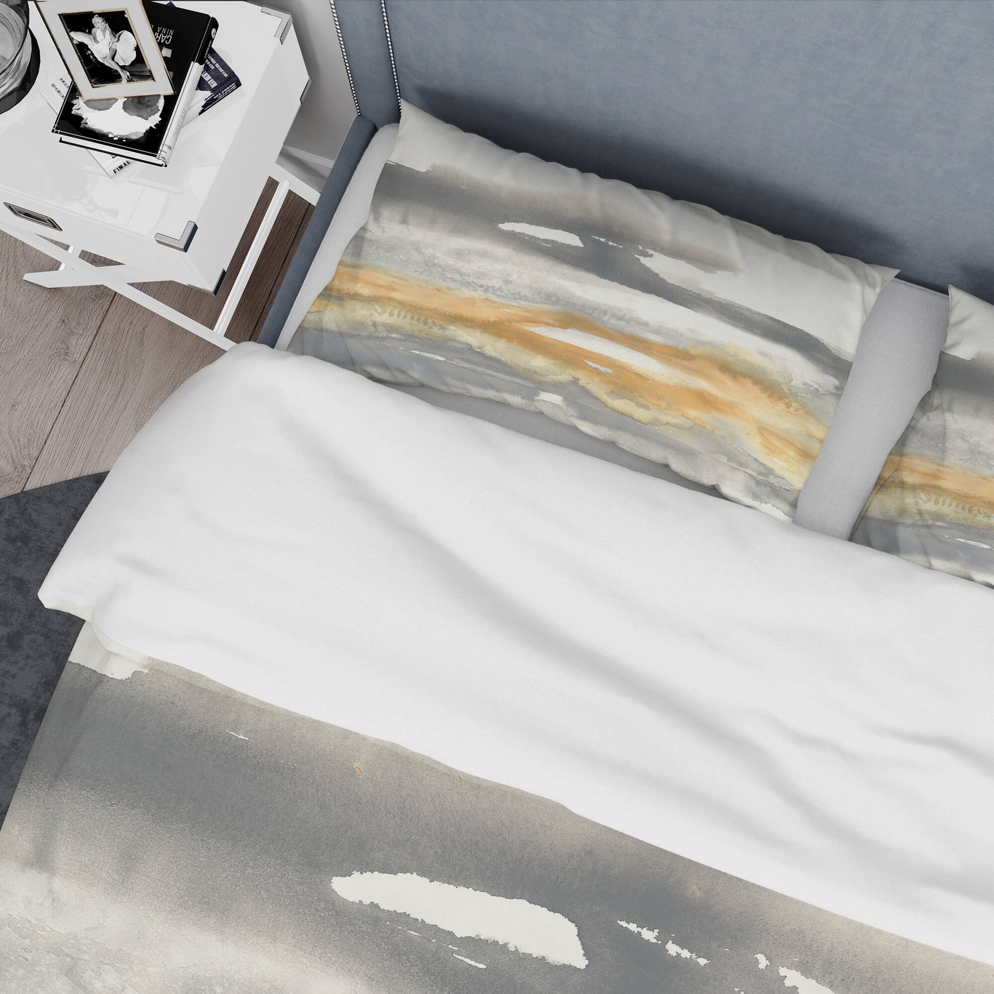 Designart &#x27;Gold Glamour Direction I&#x27; Glam Bedding Set - Duvet Cover &#x26; Shams