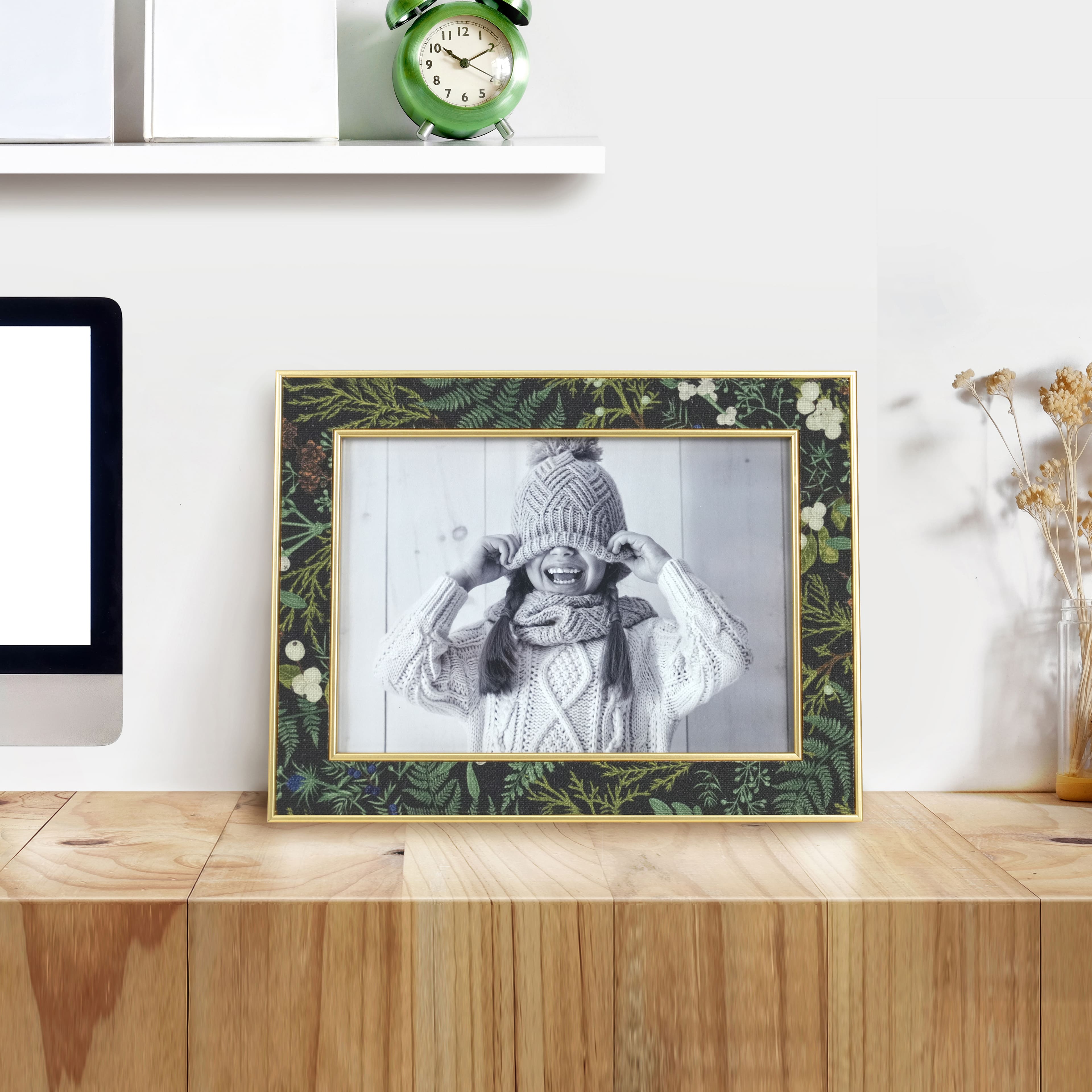 5&#x22; x 7&#x22; Holiday Pattern with Gold Edges Plastic Frame by Studio D&#xE9;cor&#xAE;