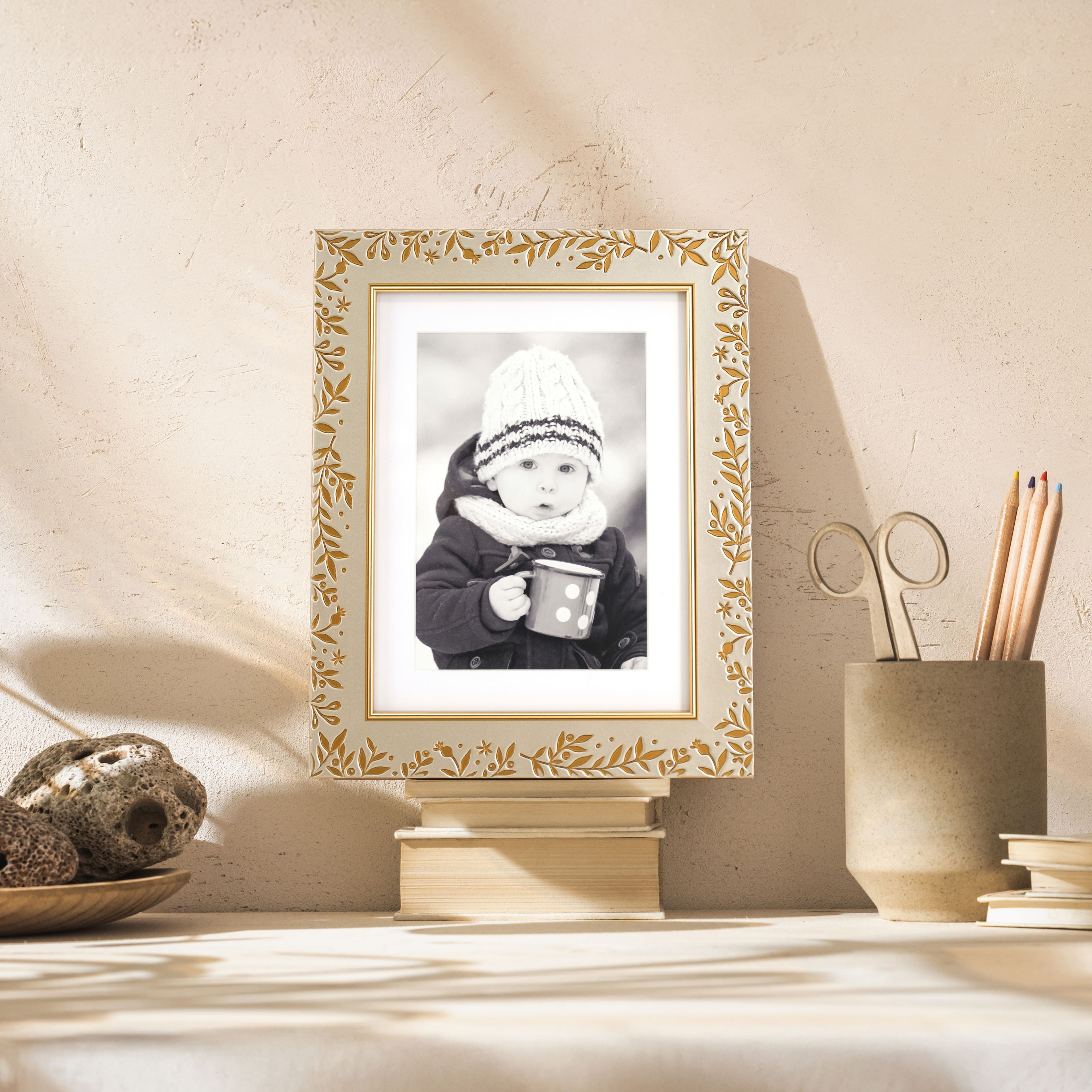 5&#x22; x 7&#x22; Embossed Leaf Plastic Frame by Studio D&#xE9;cor&#xAE;