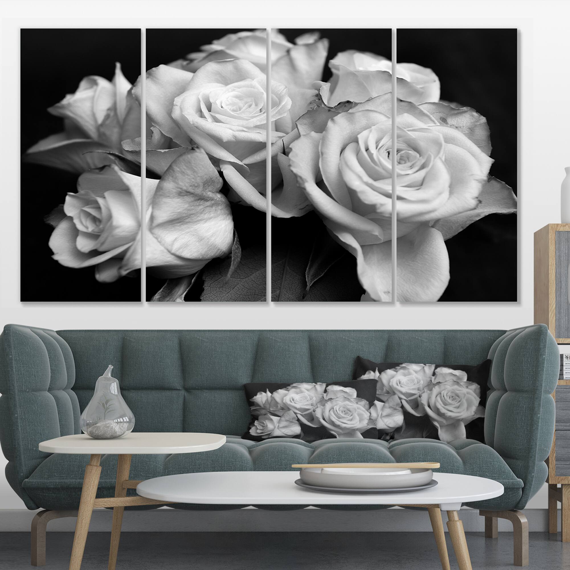 Designart - Bunch of Roses Black and White