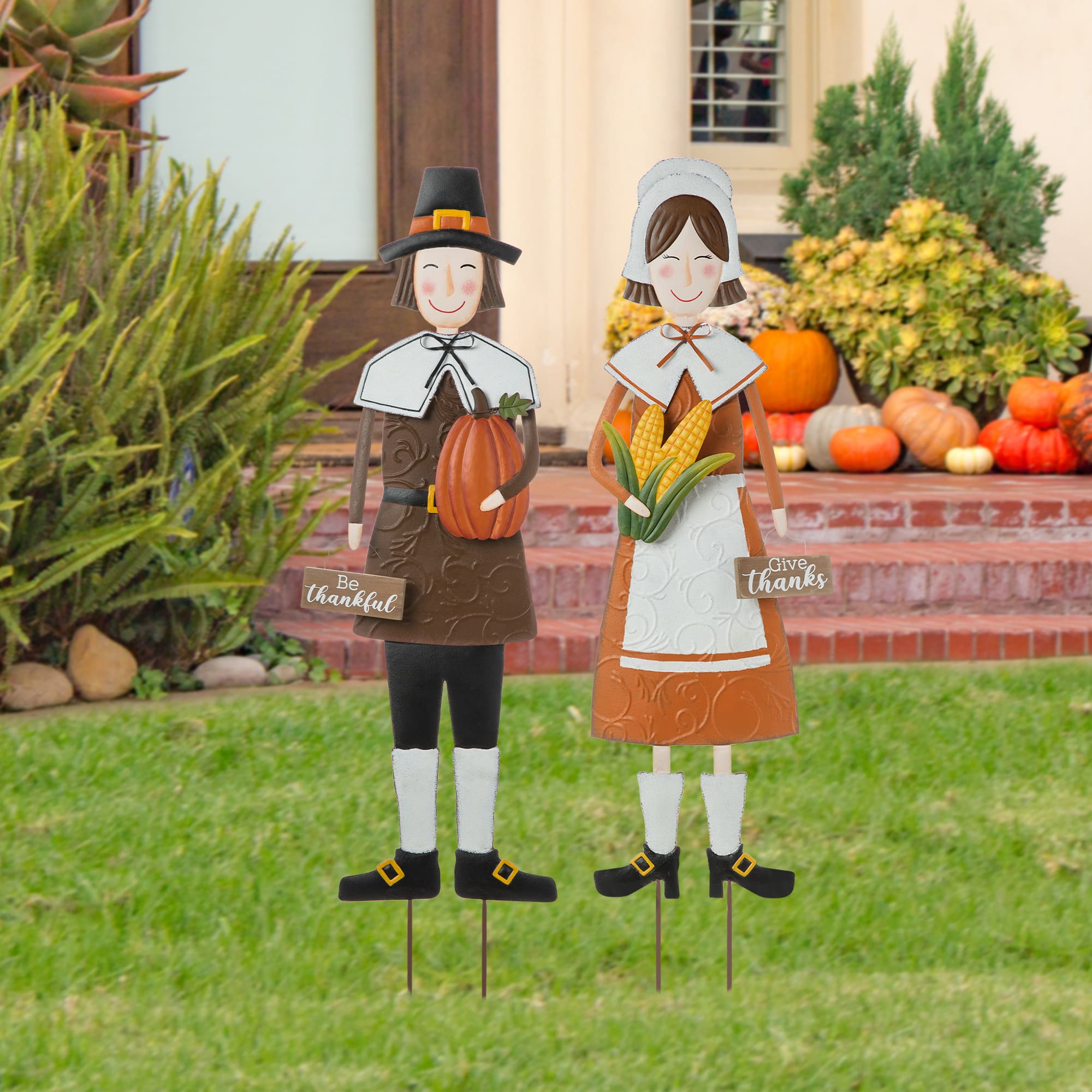 Glitzhome® Metal Thanksgiving Pilgrim Hanging Or Standing Yard Stake Set