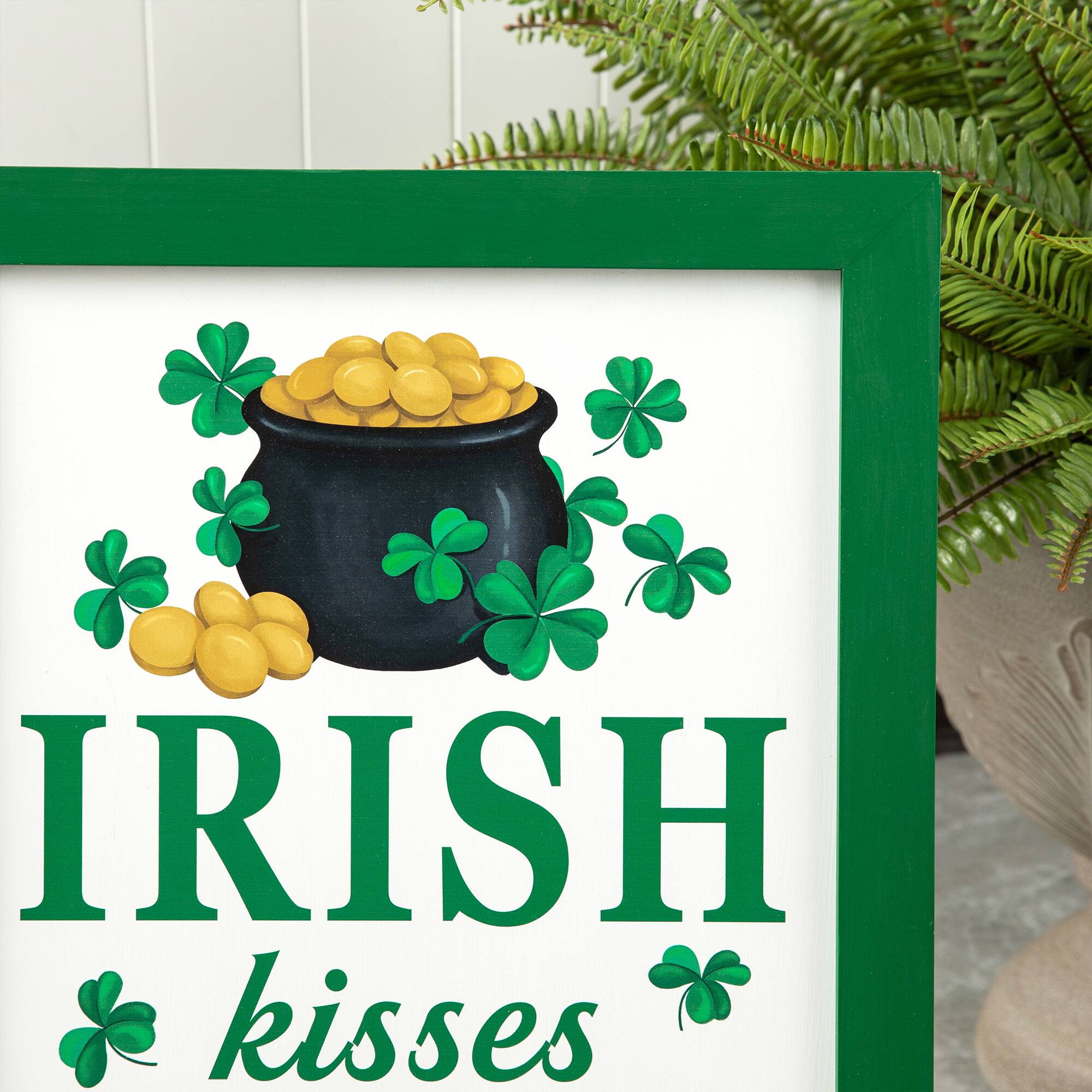 Glitzhome&#xAE; 24&#x22; St. Patrick&#x27;sWooden Porch Sign