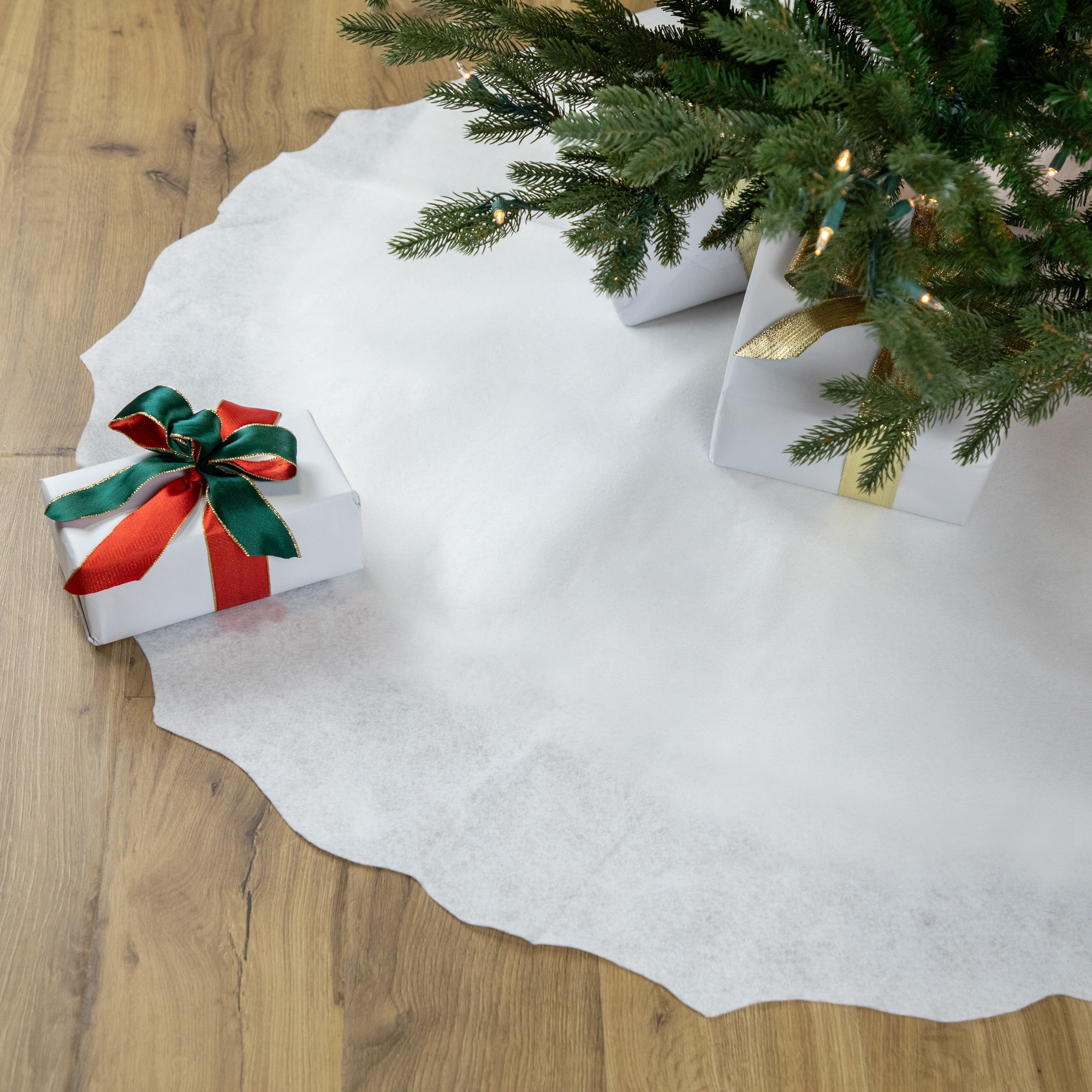 48" Winter White Scalloped Edge Tree Skirt