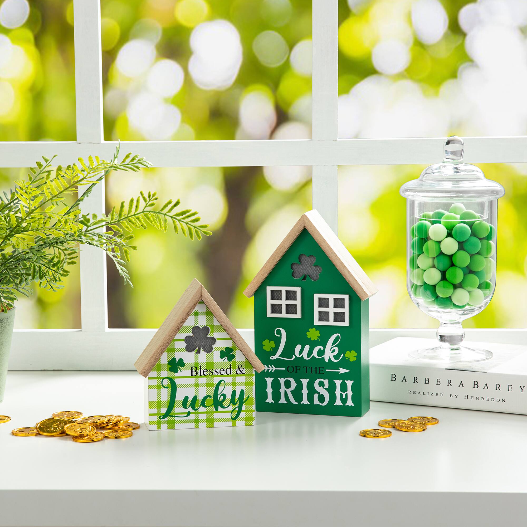 Glitzhome&#xAE; Lighted St. Patrick&#x27;s Wooden House Table D&#xE9;cor Set