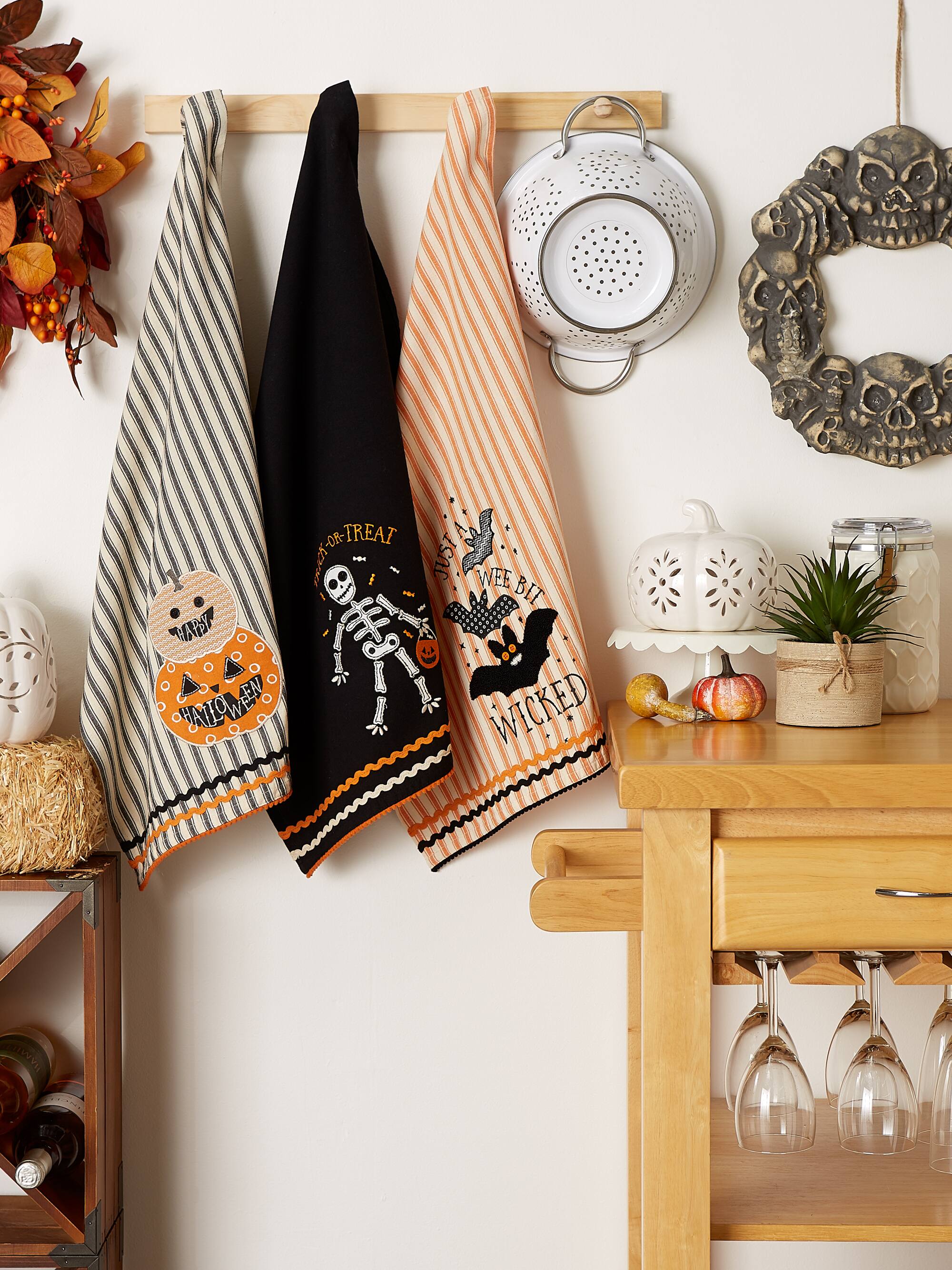 DII&#xAE; Embellished Halloween Happy Haunting Wicked Treats Dishtowels Set